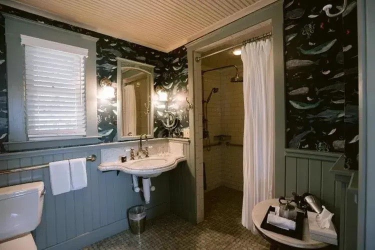 Bathroom in Nick's Cove