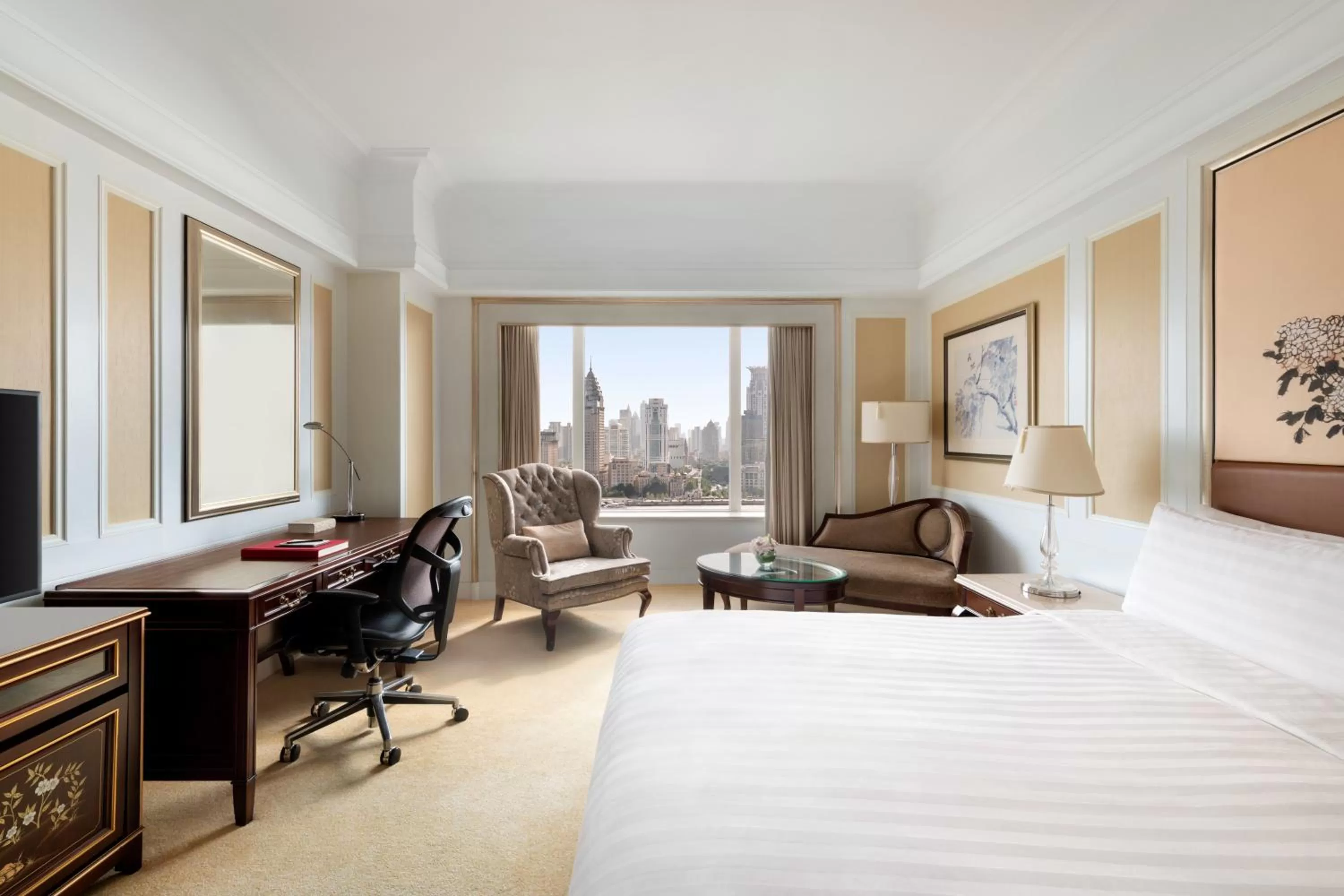 Bedroom, Bed in Pudong Shangri-La, Shanghai