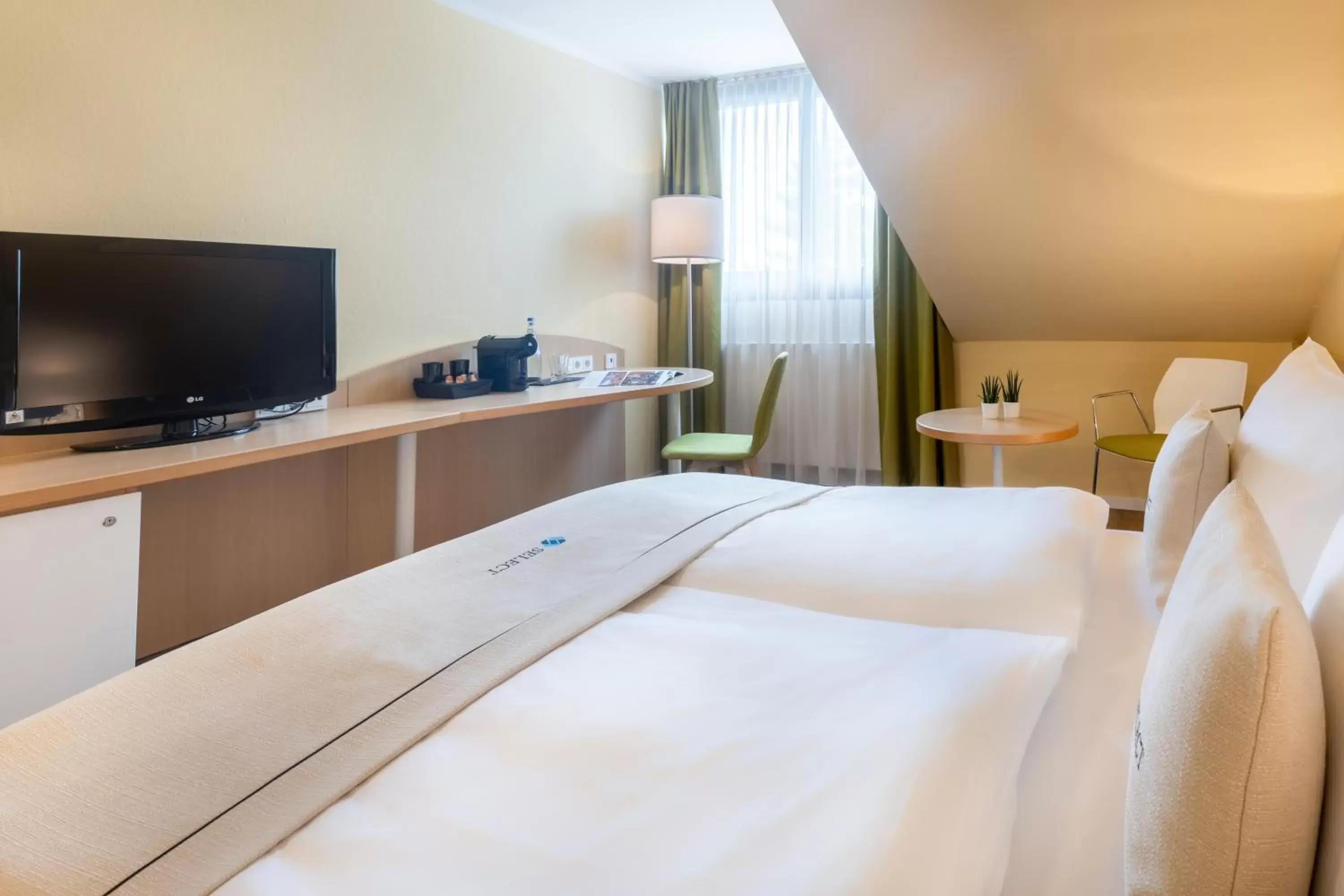 Photo of the whole room, Bed in Select Hotel Erlangen