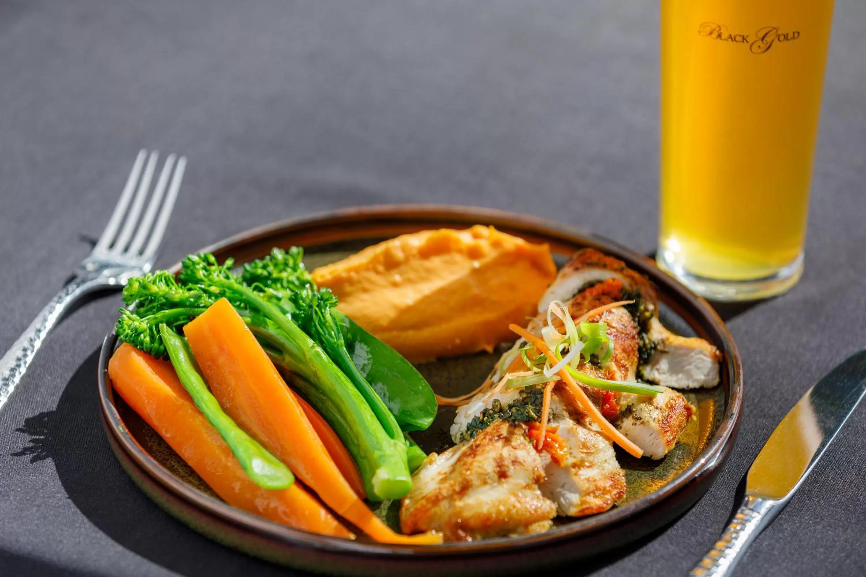 Restaurant/places to eat in Black Gold Motel