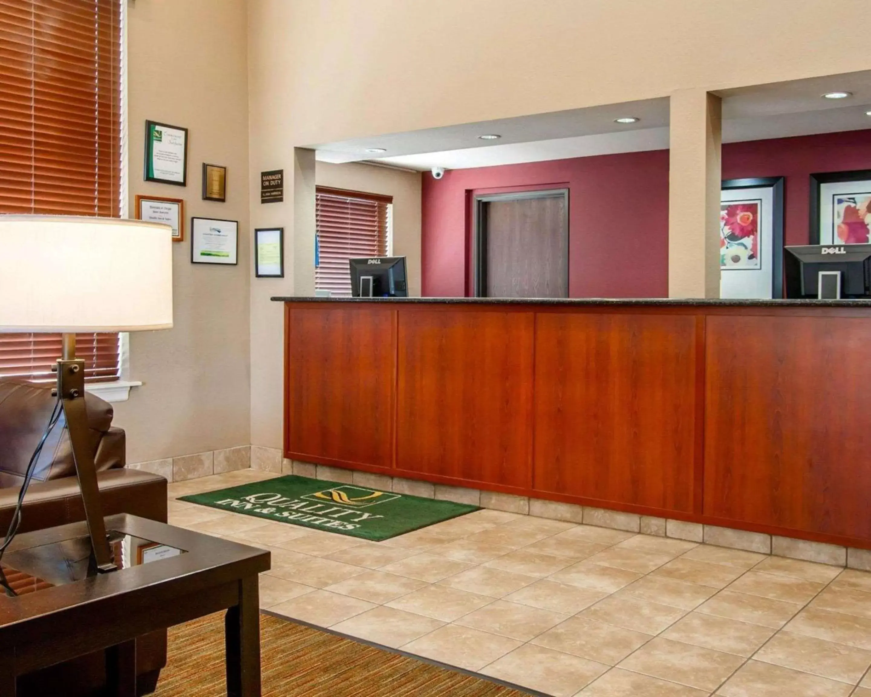 Lobby or reception in Quality Inn & Suites Springfield - Eugene North Lobby or reception in Quality Inn & Suites Springfield - Eugene North