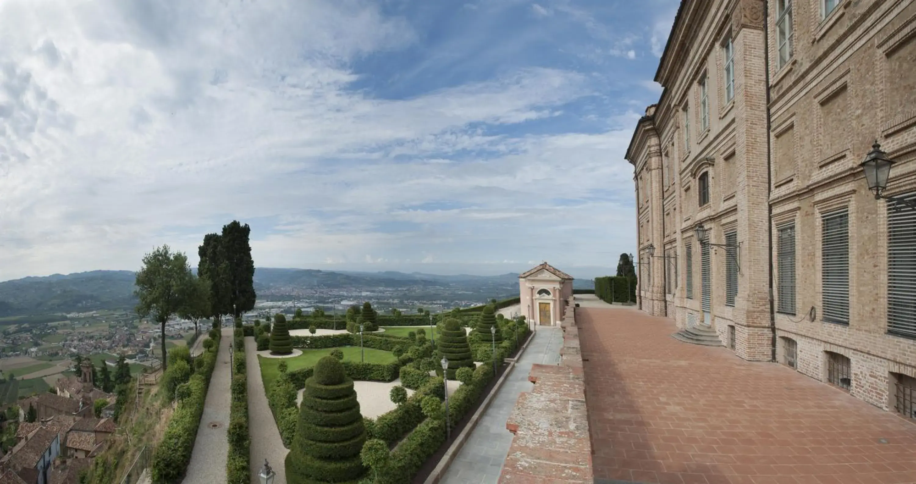 Facade/entrance in Castello di Guarene