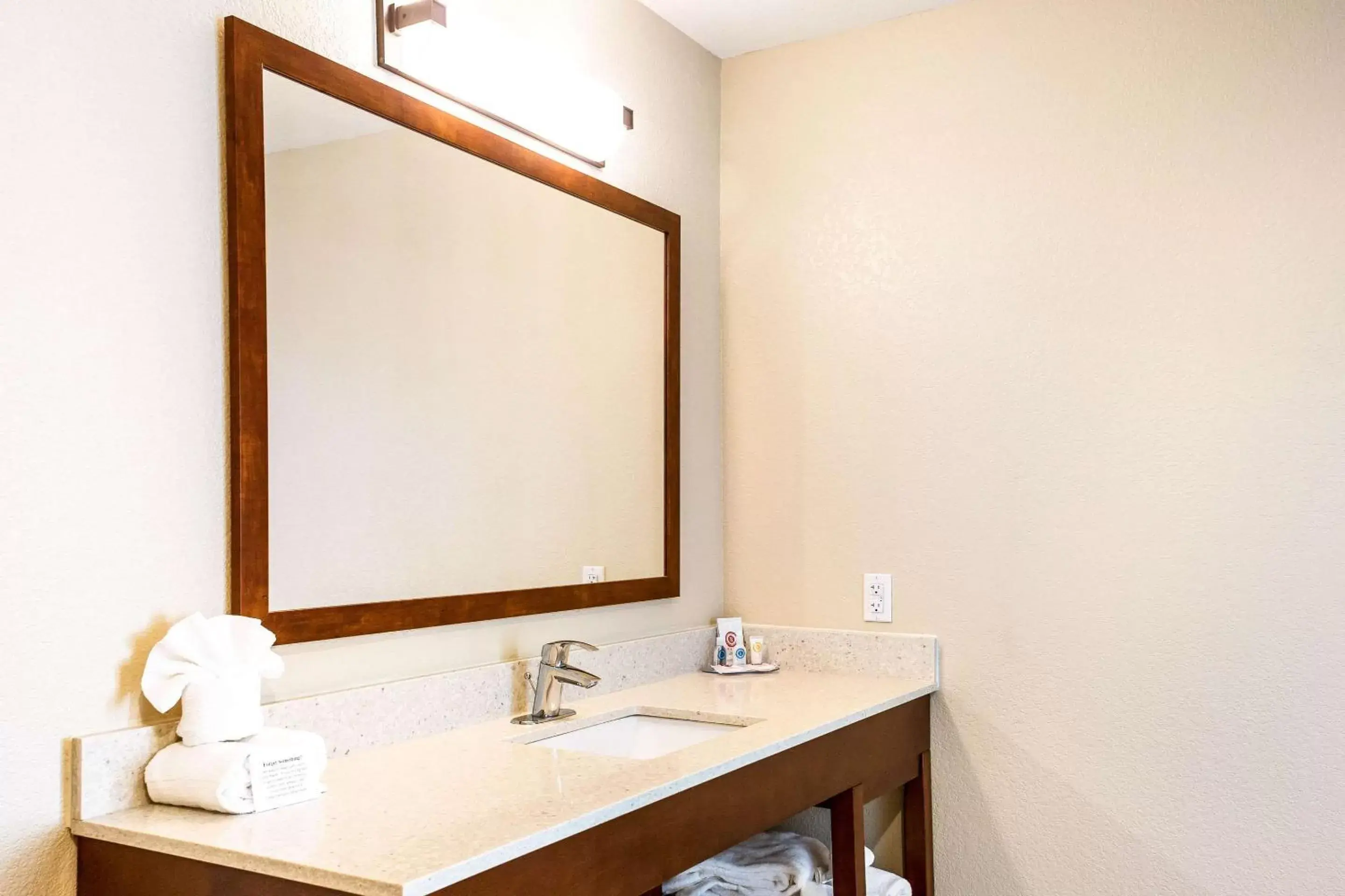 Bathroom in Comfort Inn & Suites Niagara Falls Blvd USA