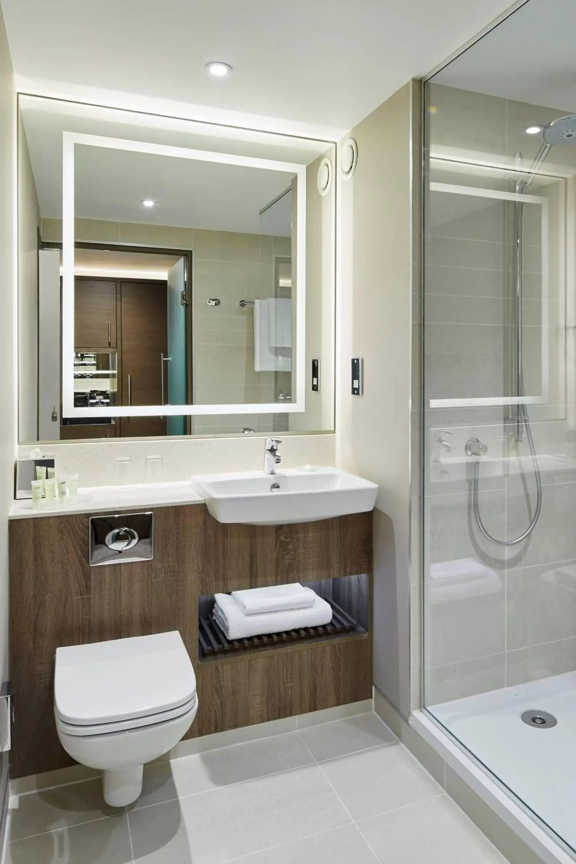 Bathroom in Courtyard by Marriott Oxford South