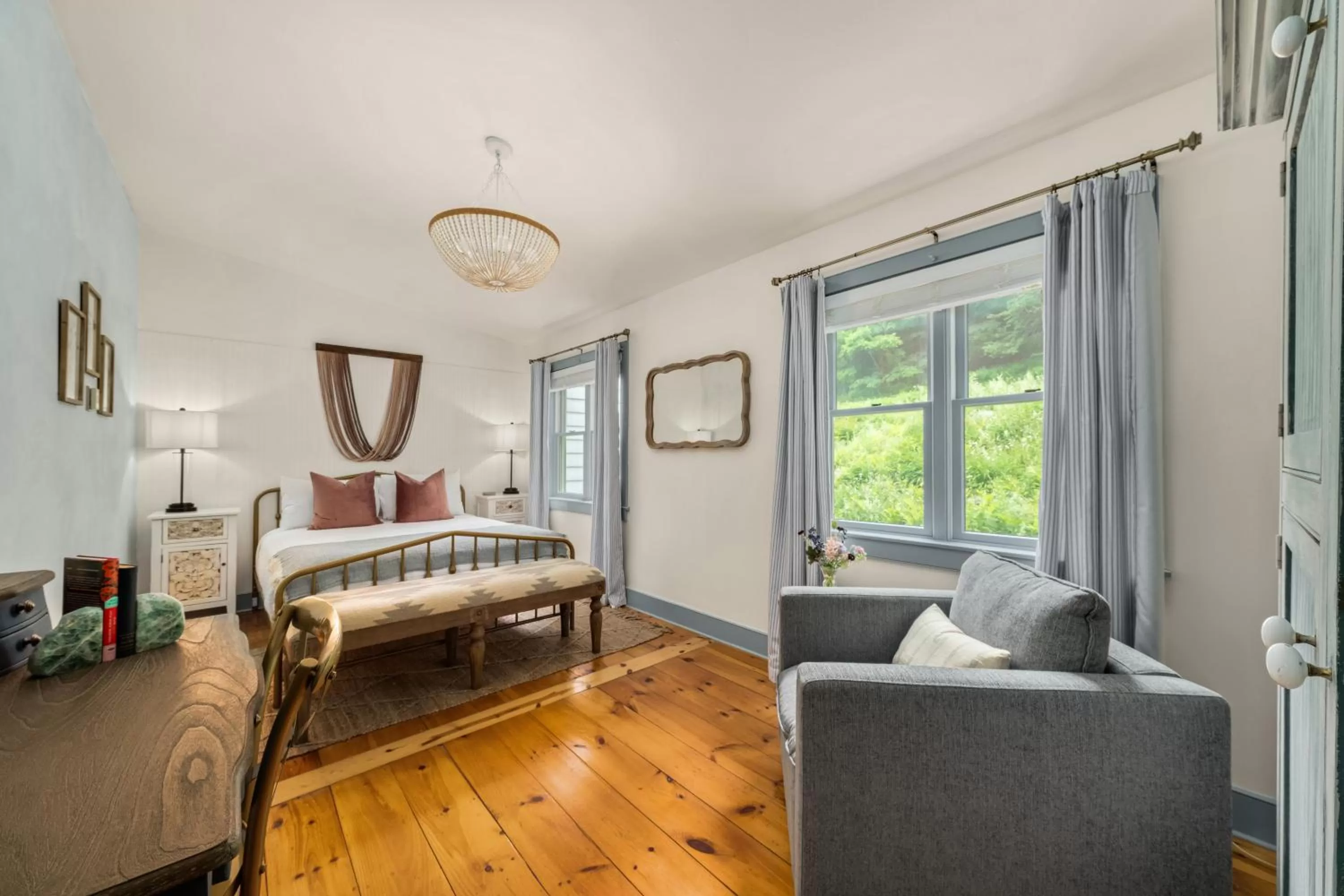 Photo of the whole room in Inn at Silver Maple Farm