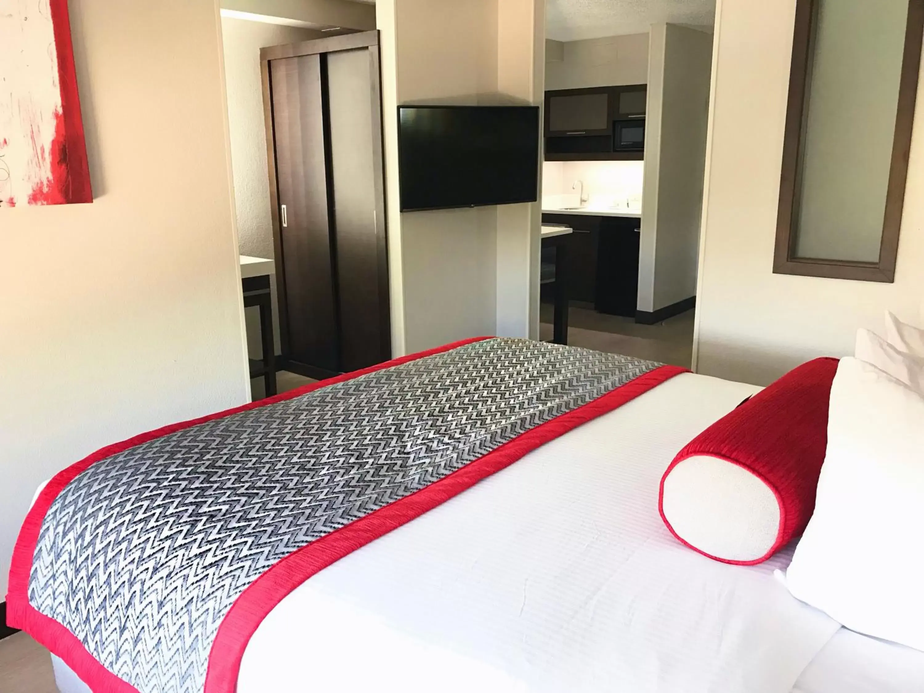 Bedroom, Bed in Ramada by Wyndham Suites Orlando Airport