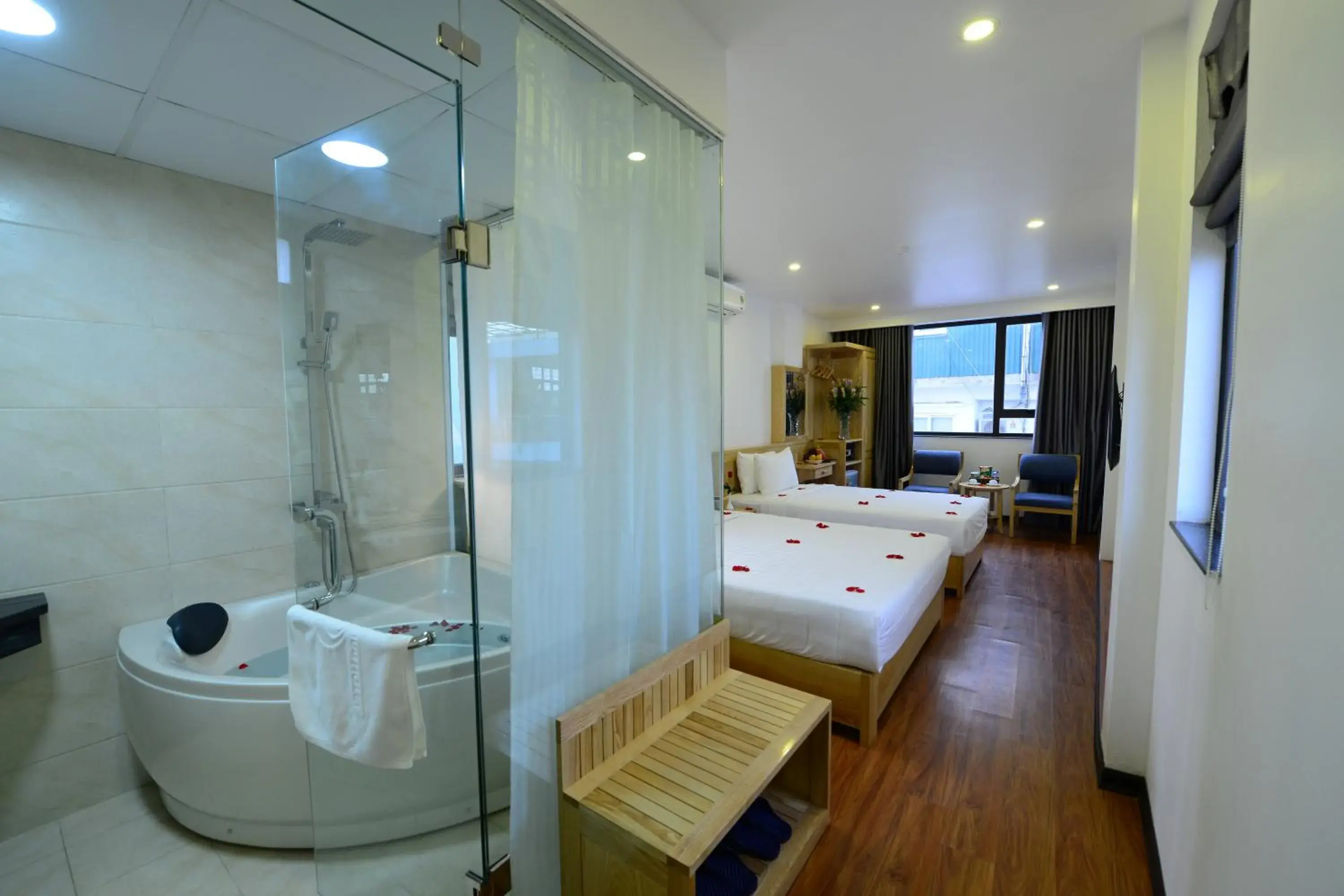 Bedroom, Bathroom in Blue Hanoi Inn Luxury Hotel and Spa