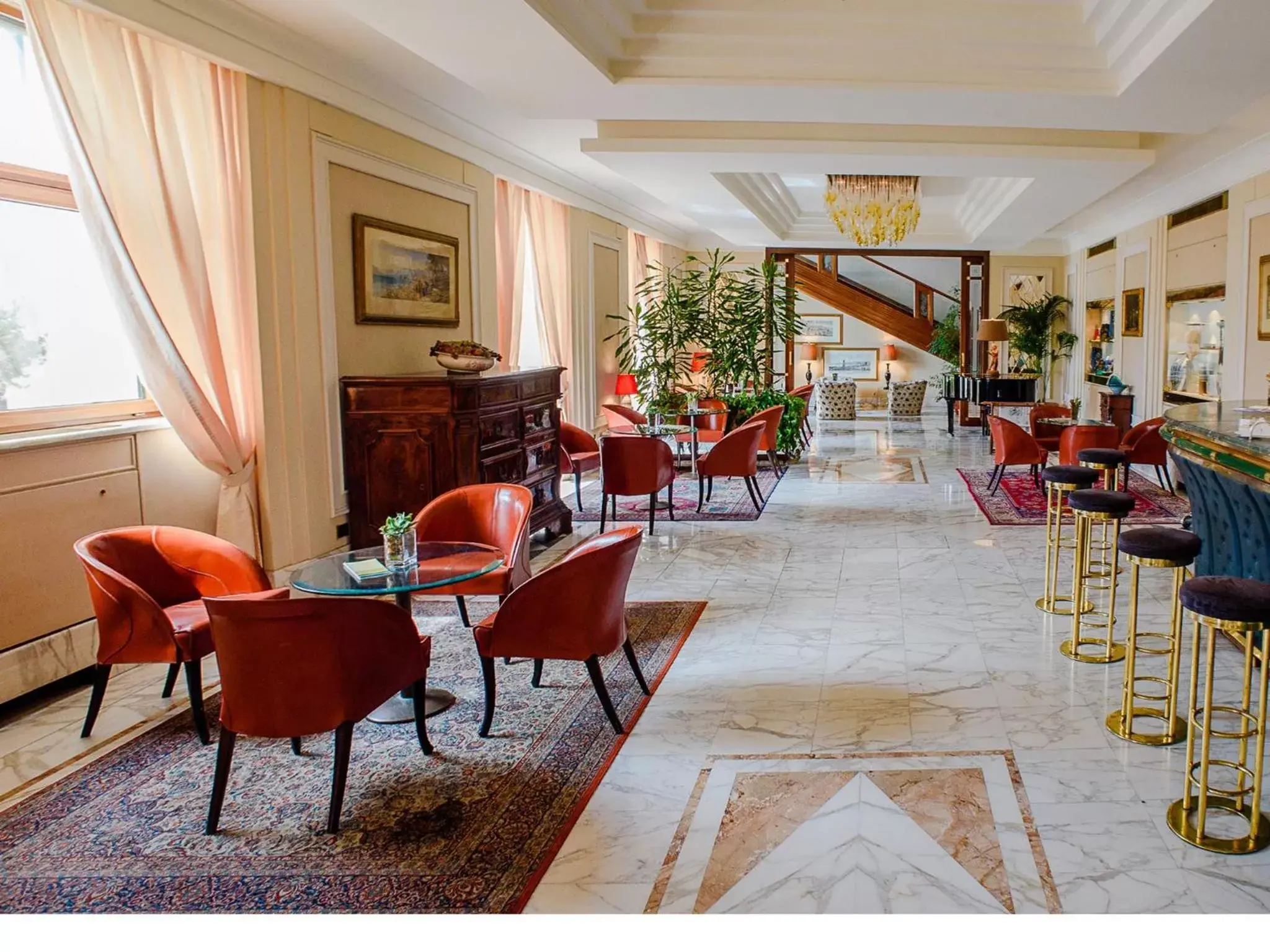 Lounge or bar in Grand Hotel Vesuvio