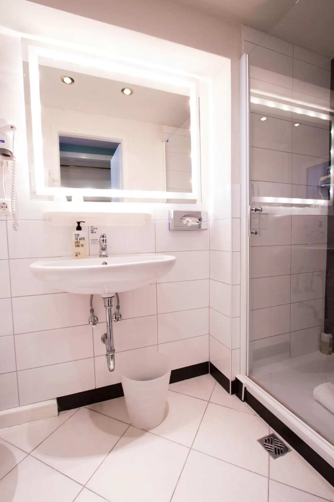 Shower in Historik Hotel Goldener Hirsch Rothenburg