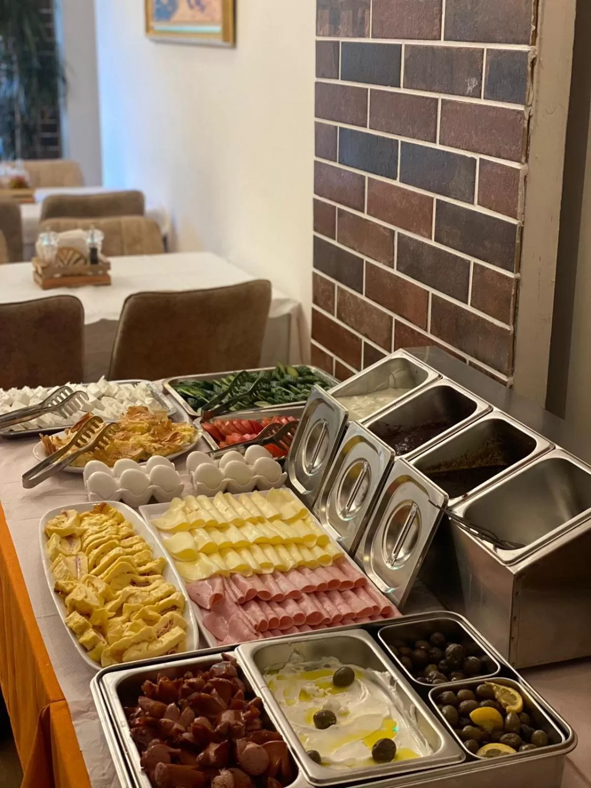 Breakfast in Peaky Hotel