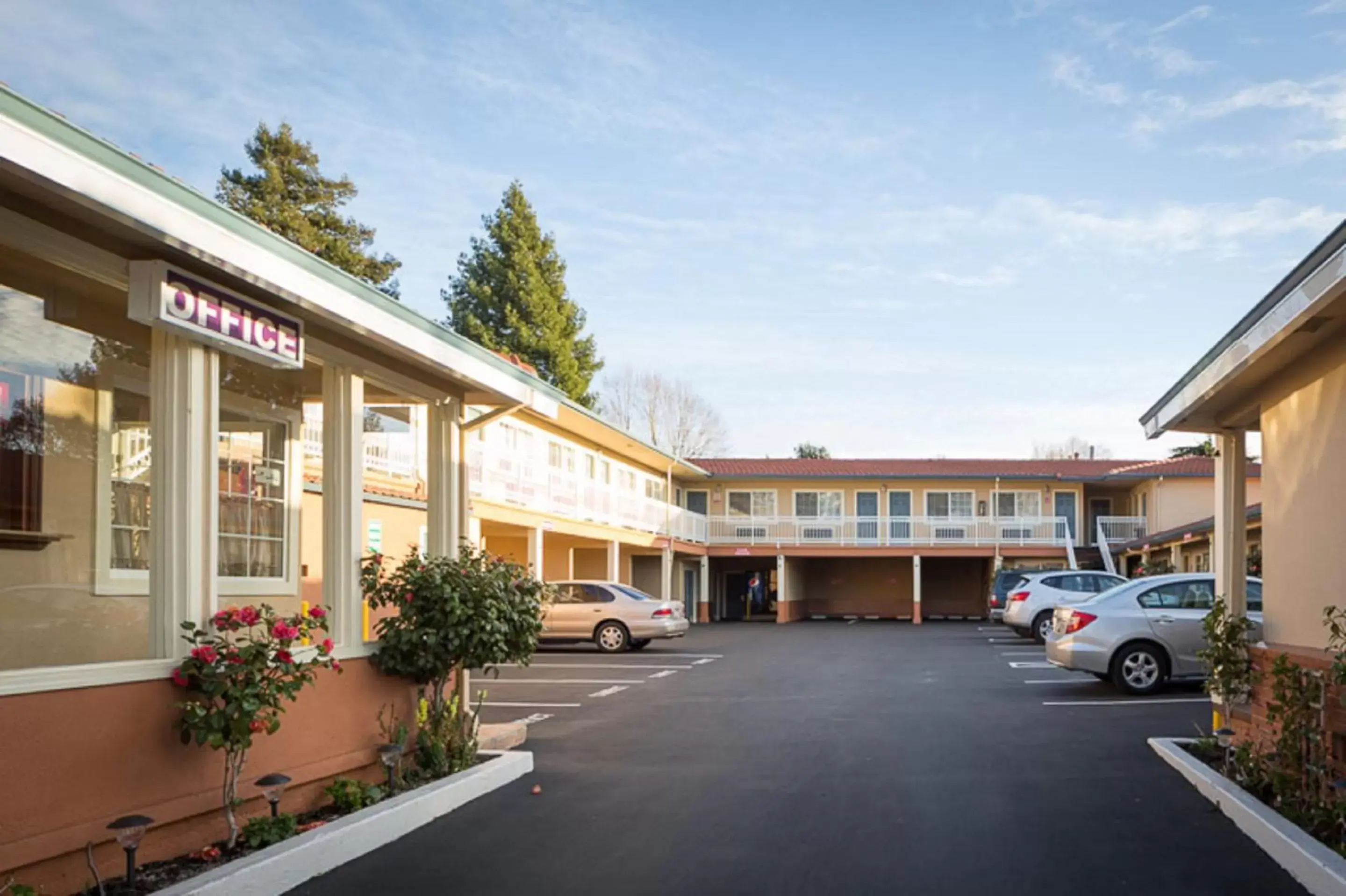 Area and facilities, Facade/Entrance in Howard Johnson By Wyndham Berkeley