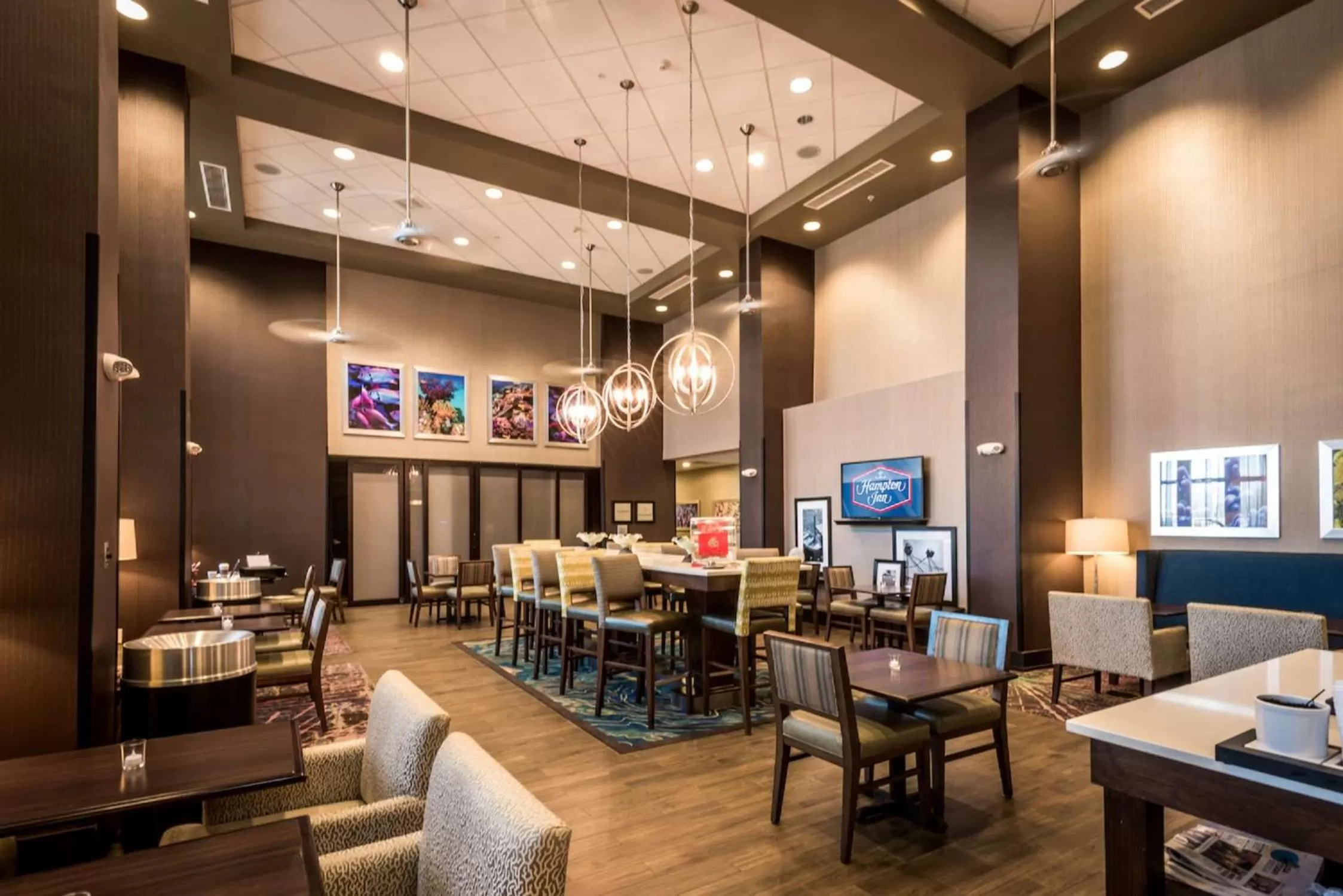 Restaurant/places to eat in Hampton Inn & Suites Gulfport