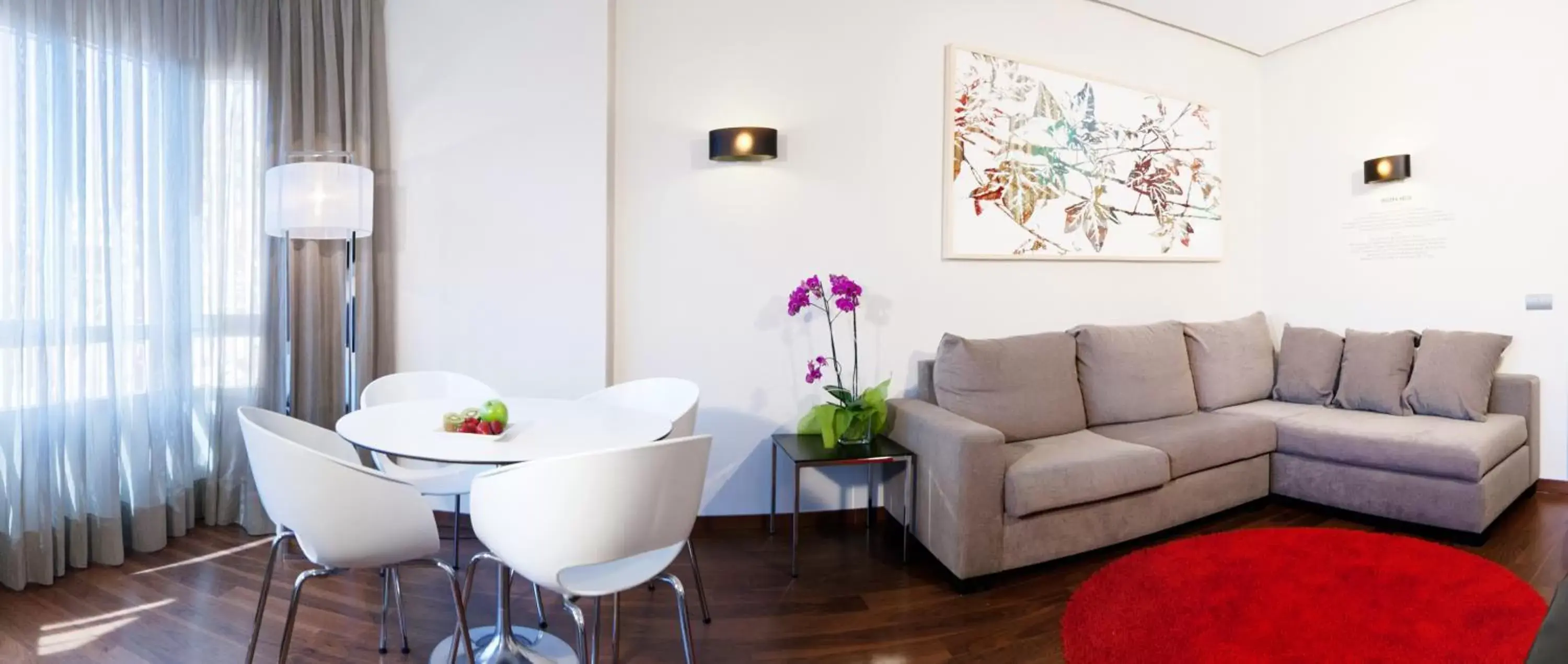 Living room, Seating Area in Apartosuites Jardines de Sabatini