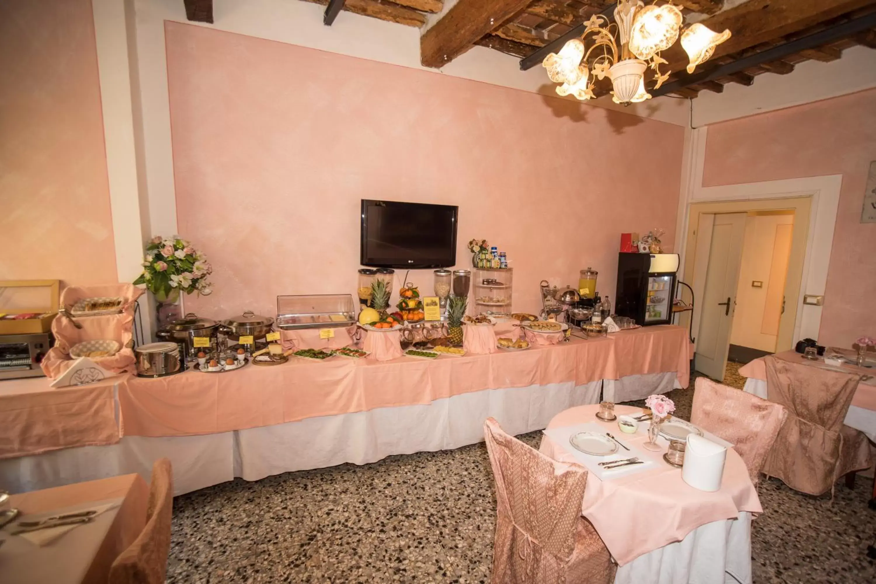 Buffet breakfast, Restaurant/Places to Eat in Relais Centro Storico