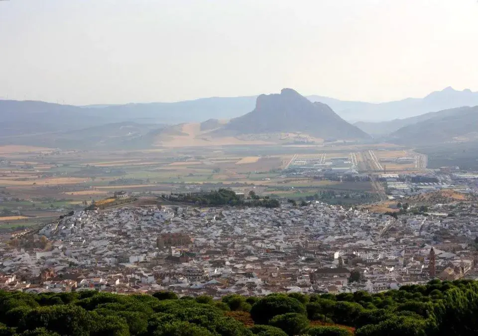 Nearby landmark, Mountain View in Hostal Colon Antequera