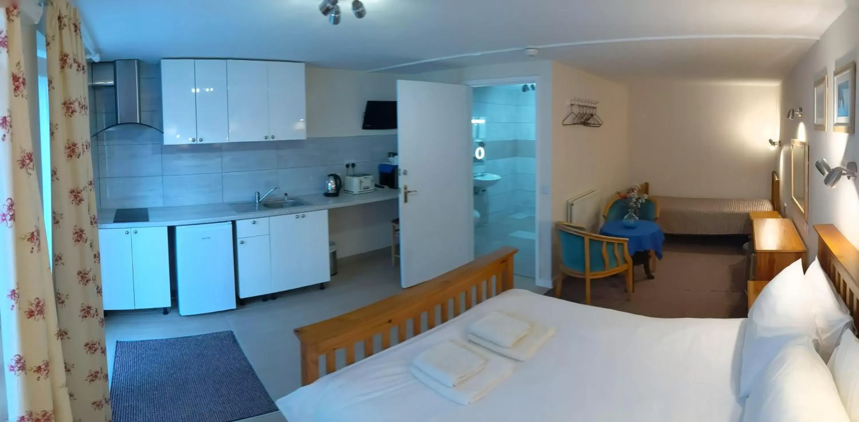 Kitchen or kitchenette, Kitchen/Kitchenette in Ivybridge Guesthouse