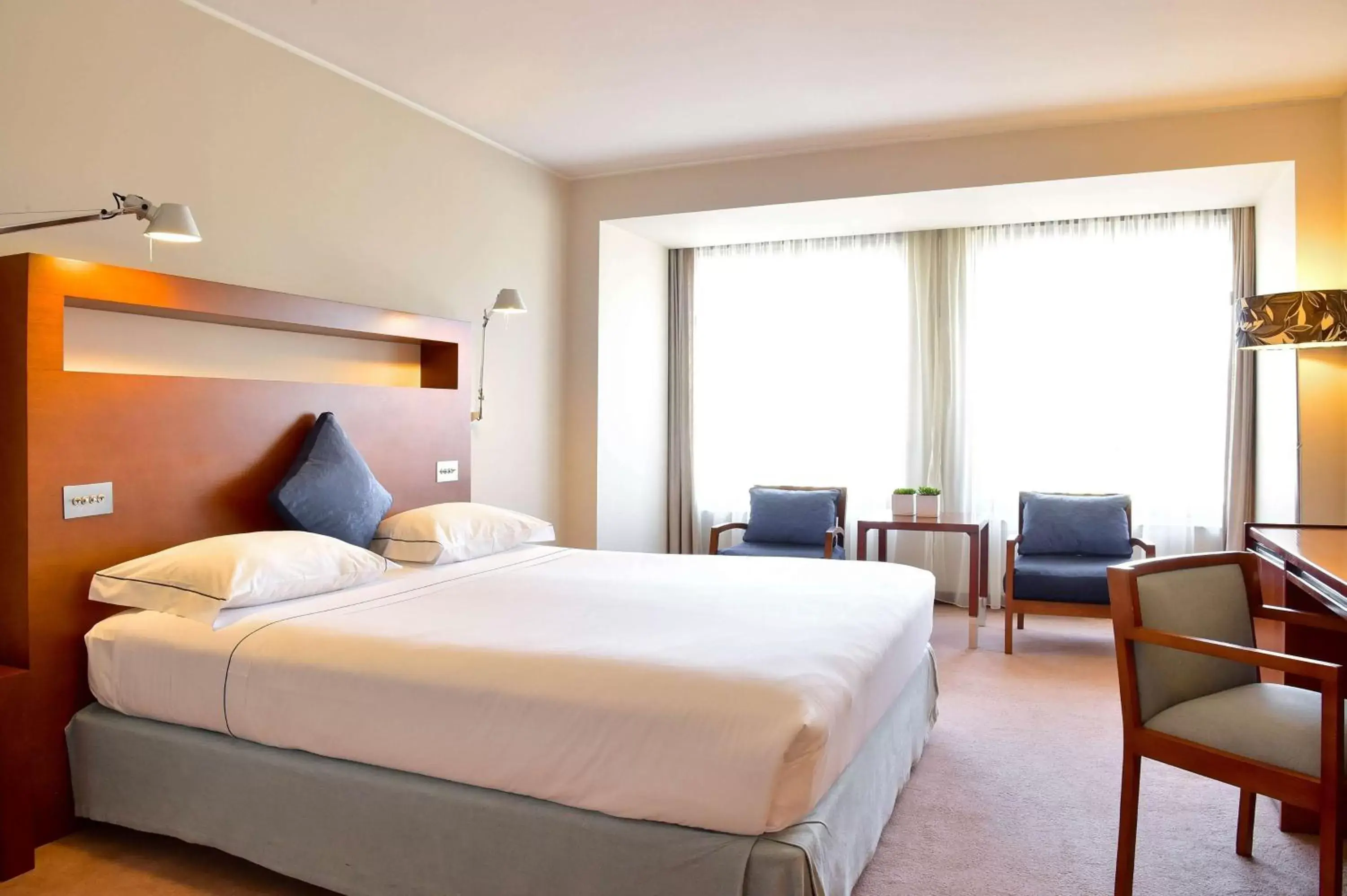 Photo of the whole room, Bed in Tivoli Coimbra Hotel