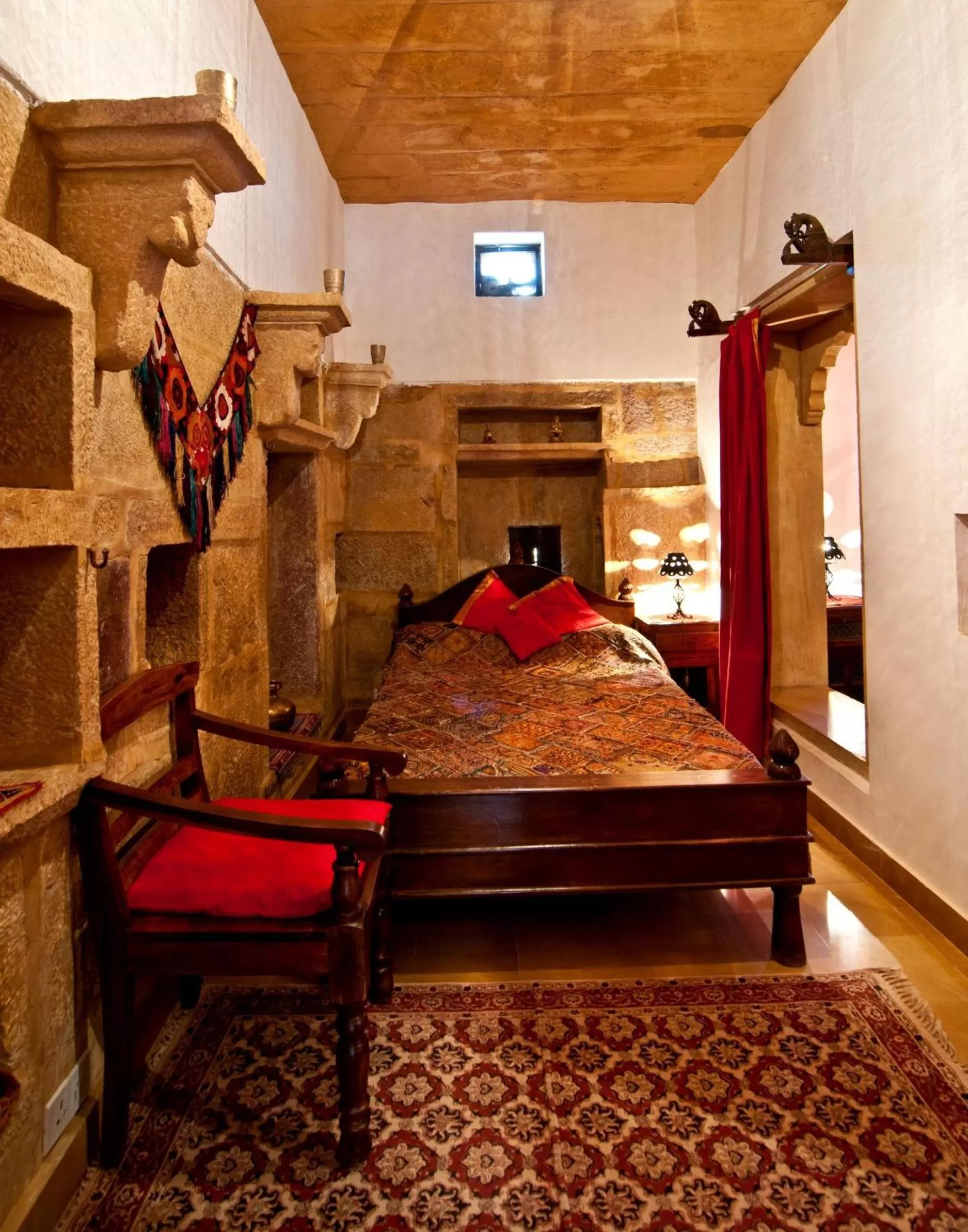 Photo of the whole room, Bed in Killa Bhawan