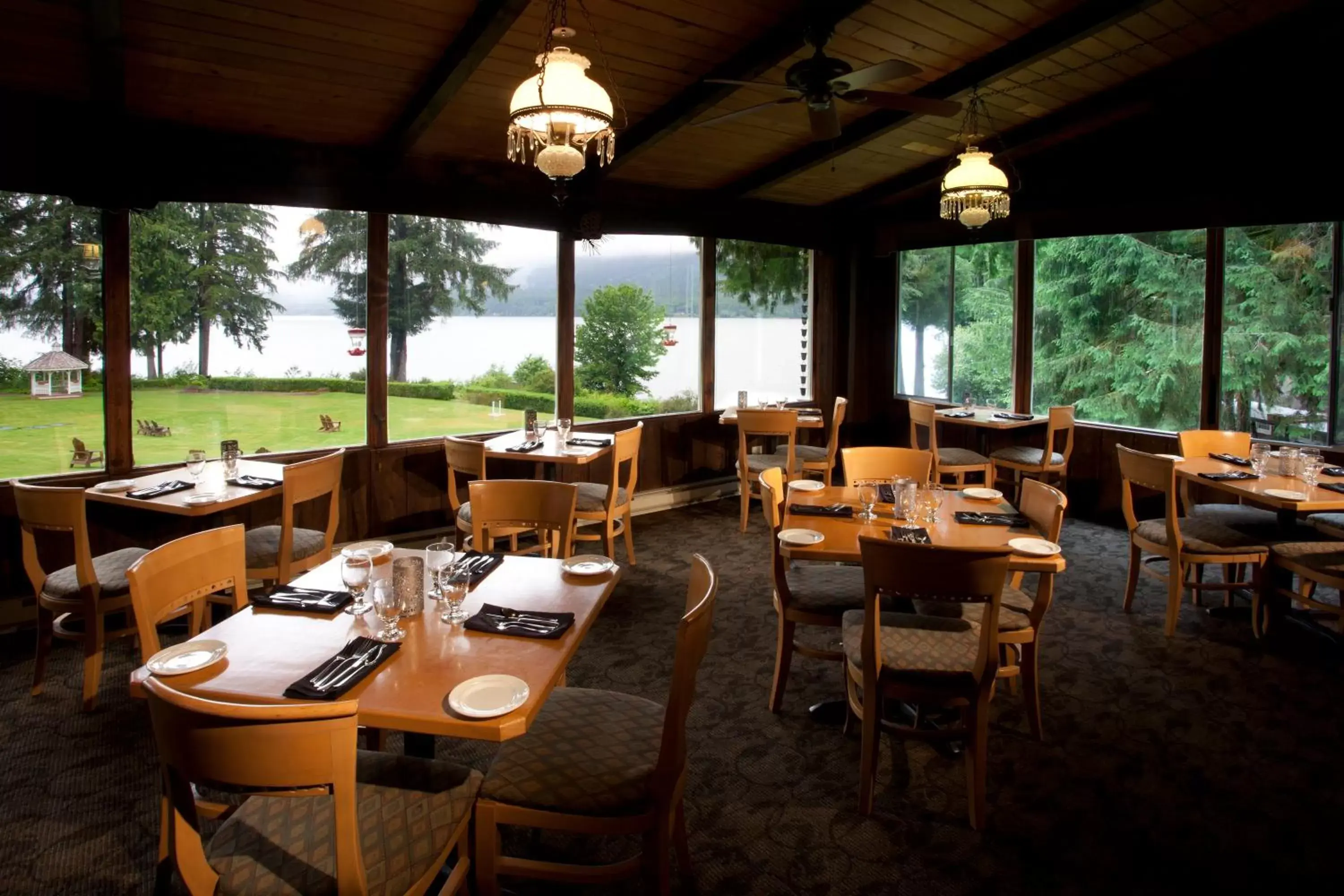 Restaurant/places to eat in Lake Quinault Lodge Restaurant/places to eat in Lake Quinault Lodge