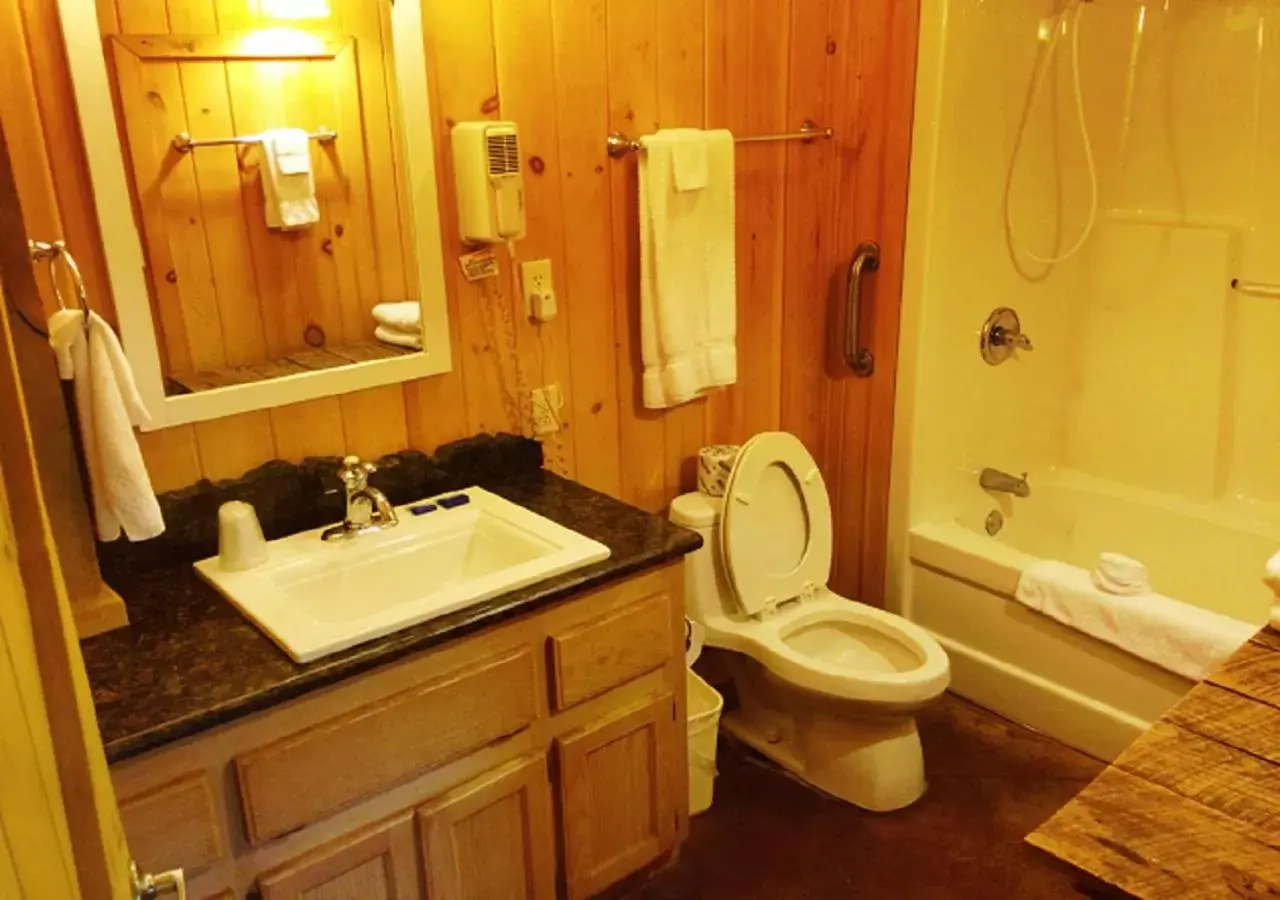 Bathroom in The Smoke House Lodge