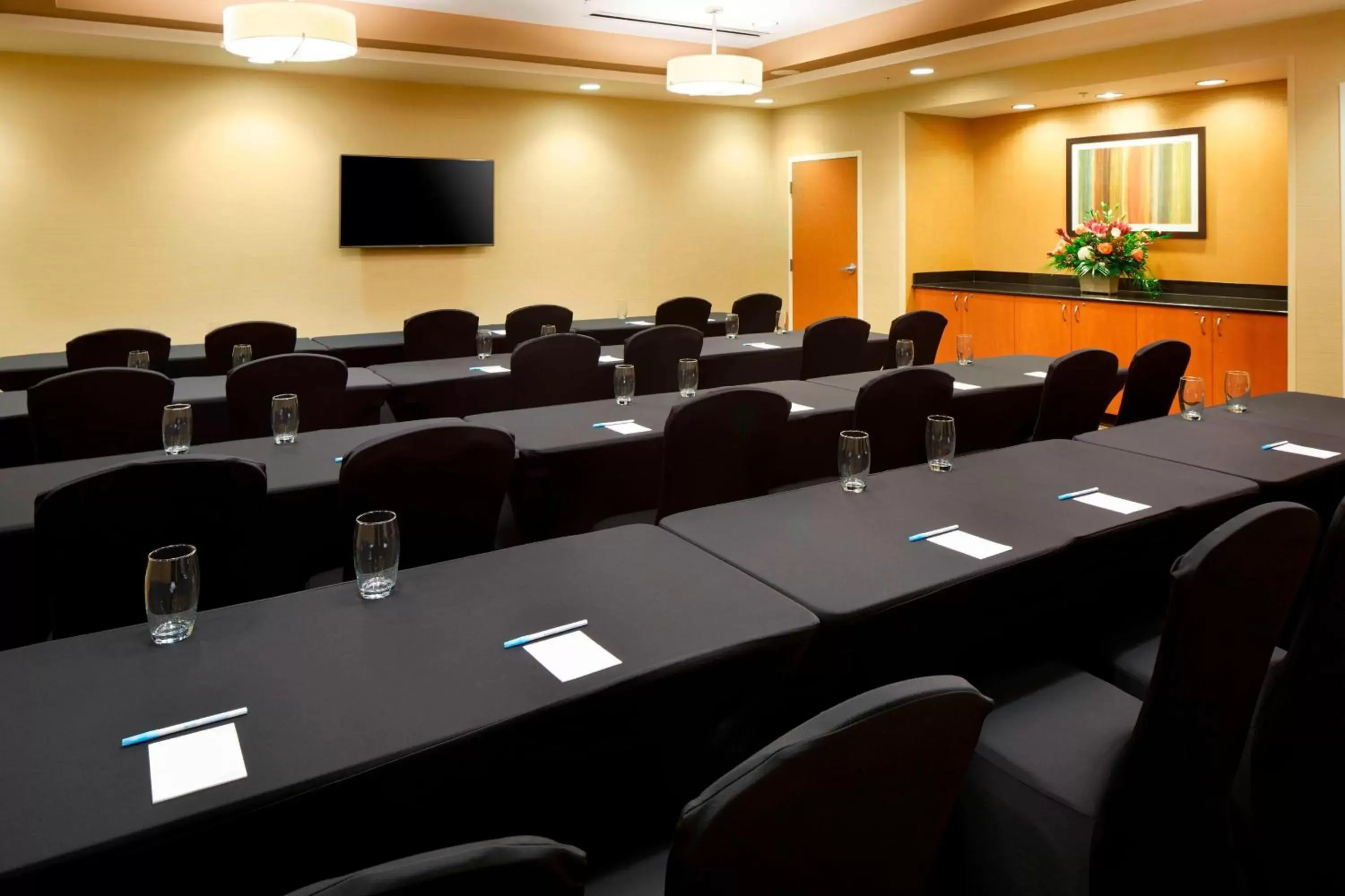 Meeting/conference room in Fairfield Inn & Suites by Marriott Cumberland