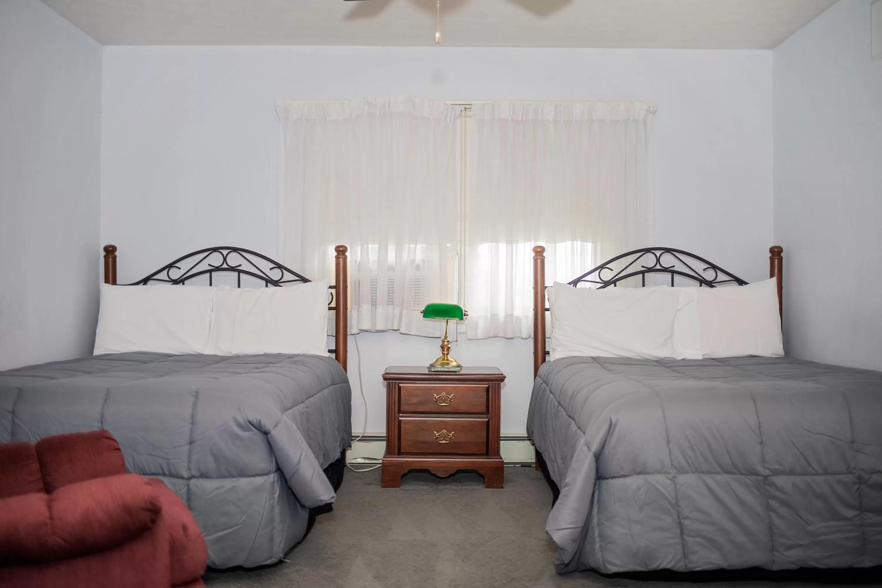 Bedroom, Bed in Longhouse Manor B&B