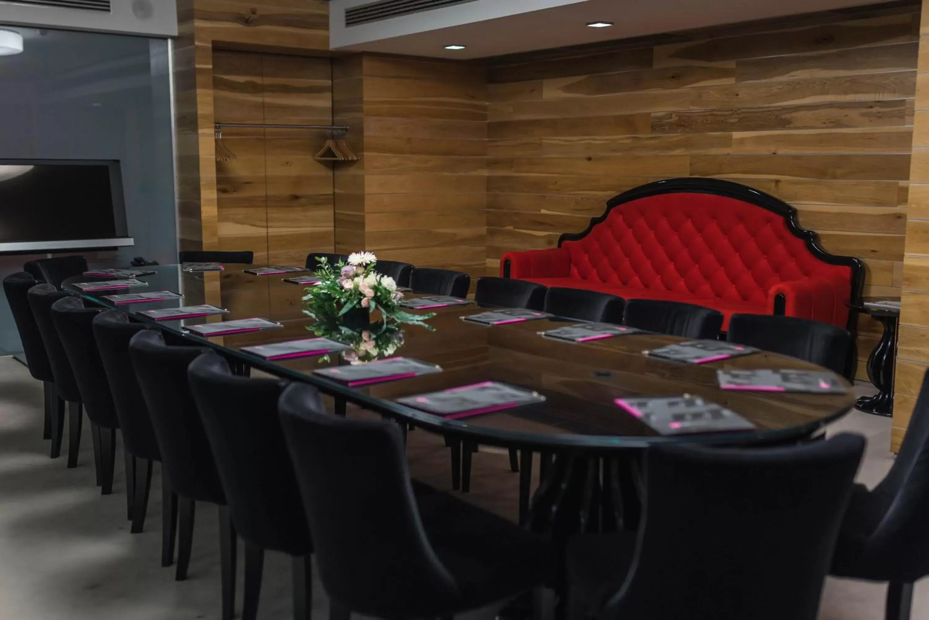 Meeting/conference room in Graffit Gallery Design Hotel