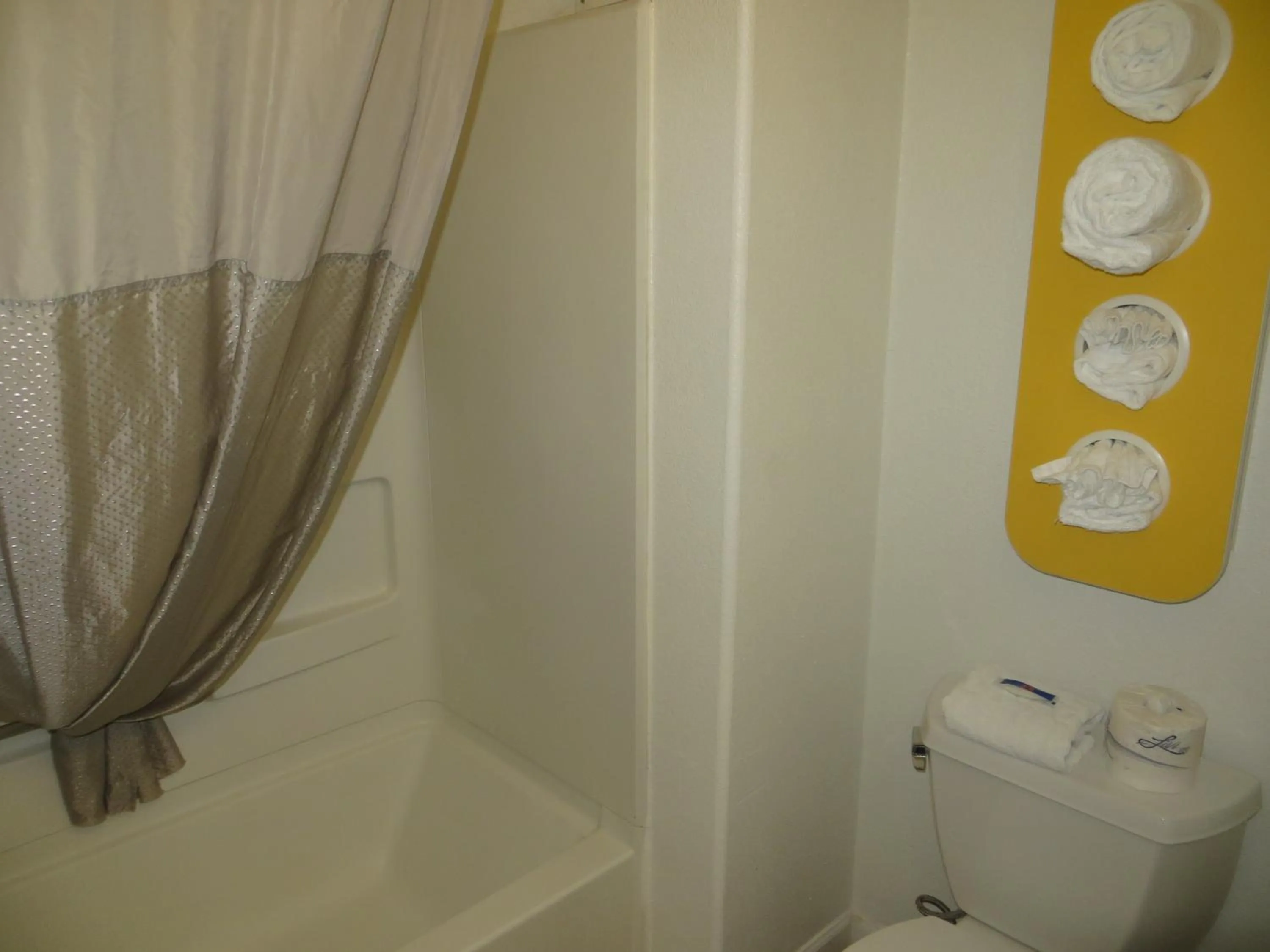 Bathroom in Fisherman's Cove Inn