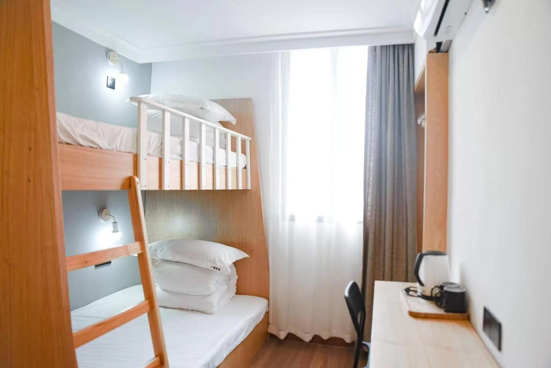 Toilet, Bunk Bed in Travel light Guilin