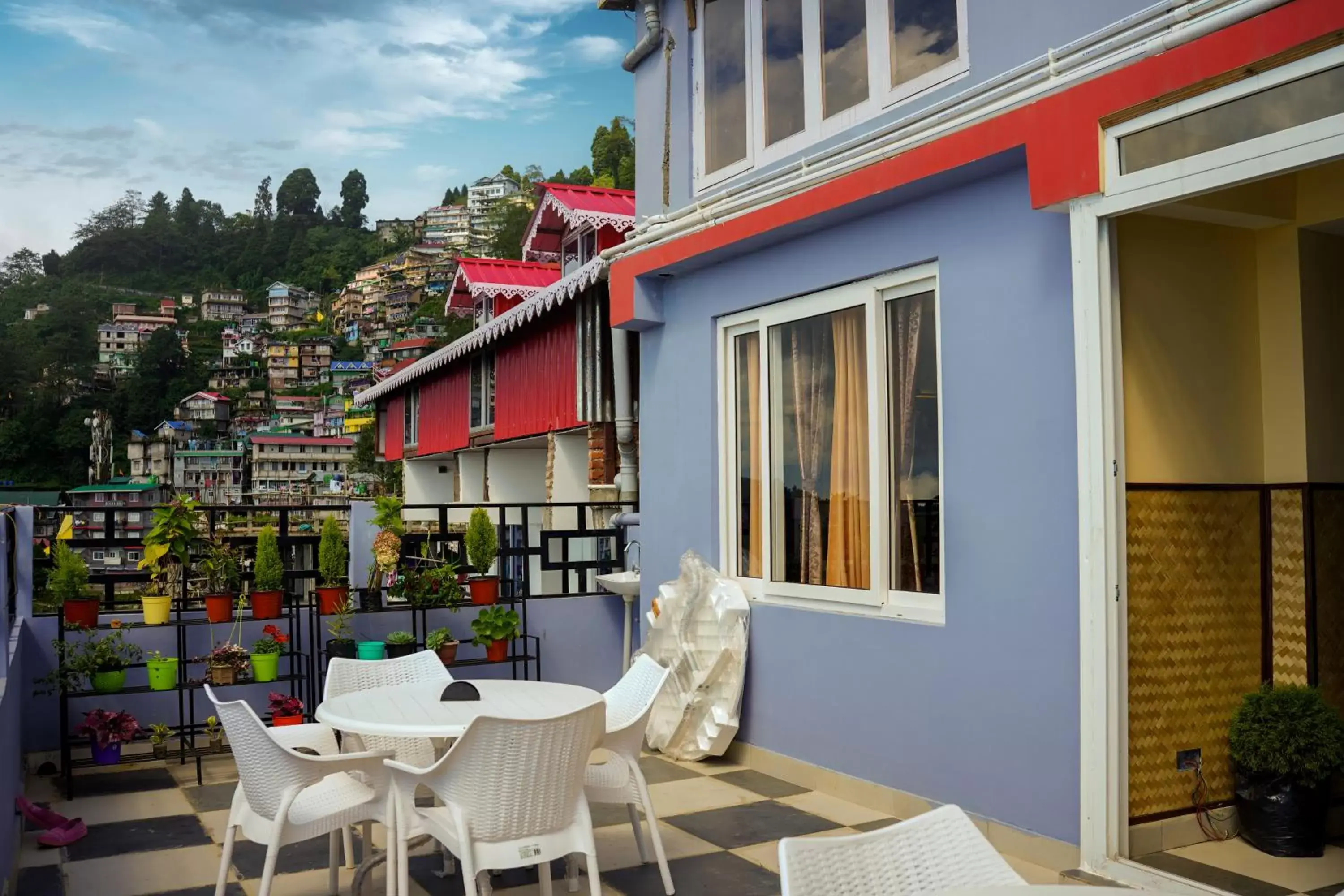 Property building in Hotel Hill Queen near Sherpa Gumba Darjeeling Mall 5 Min Couple Friendly Property building in Hotel Hill Queen near Sherpa Gumba Darjeeling Mall 5 Min Couple Friendly