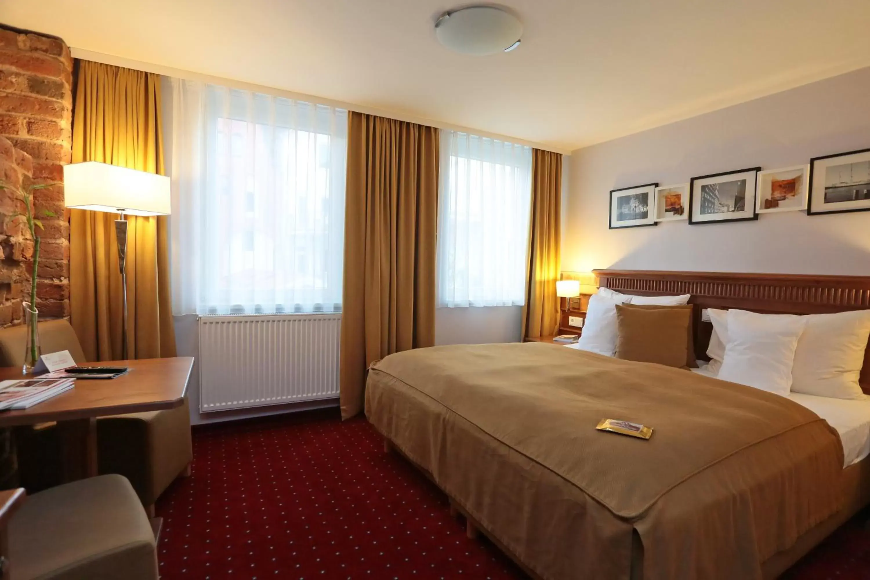 Photo of the whole room, Bed in Romantik Hotel Scheelehof Stralsund