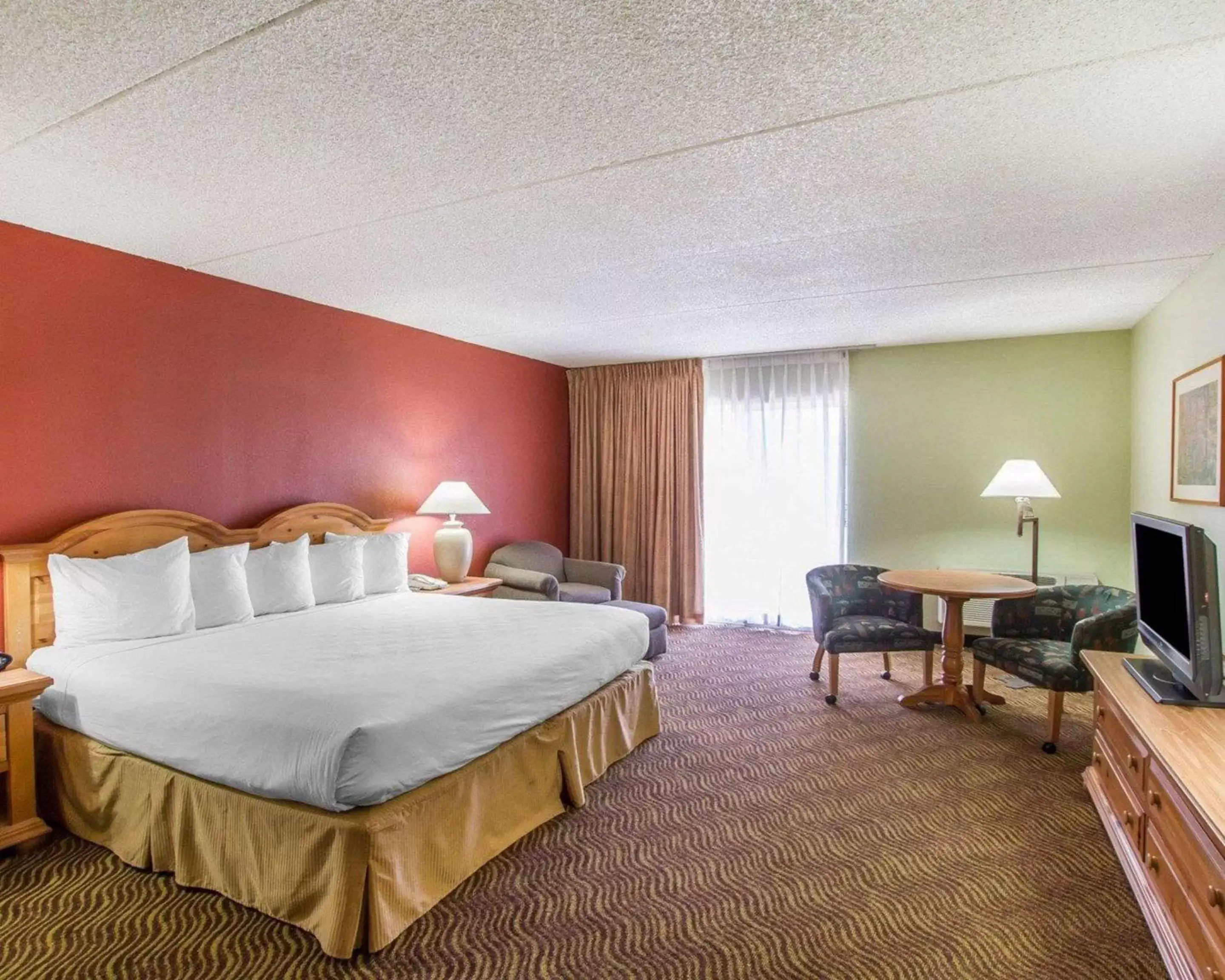 Deluxe King Room with Patio - Non-Smoking in Quality Inn Payson