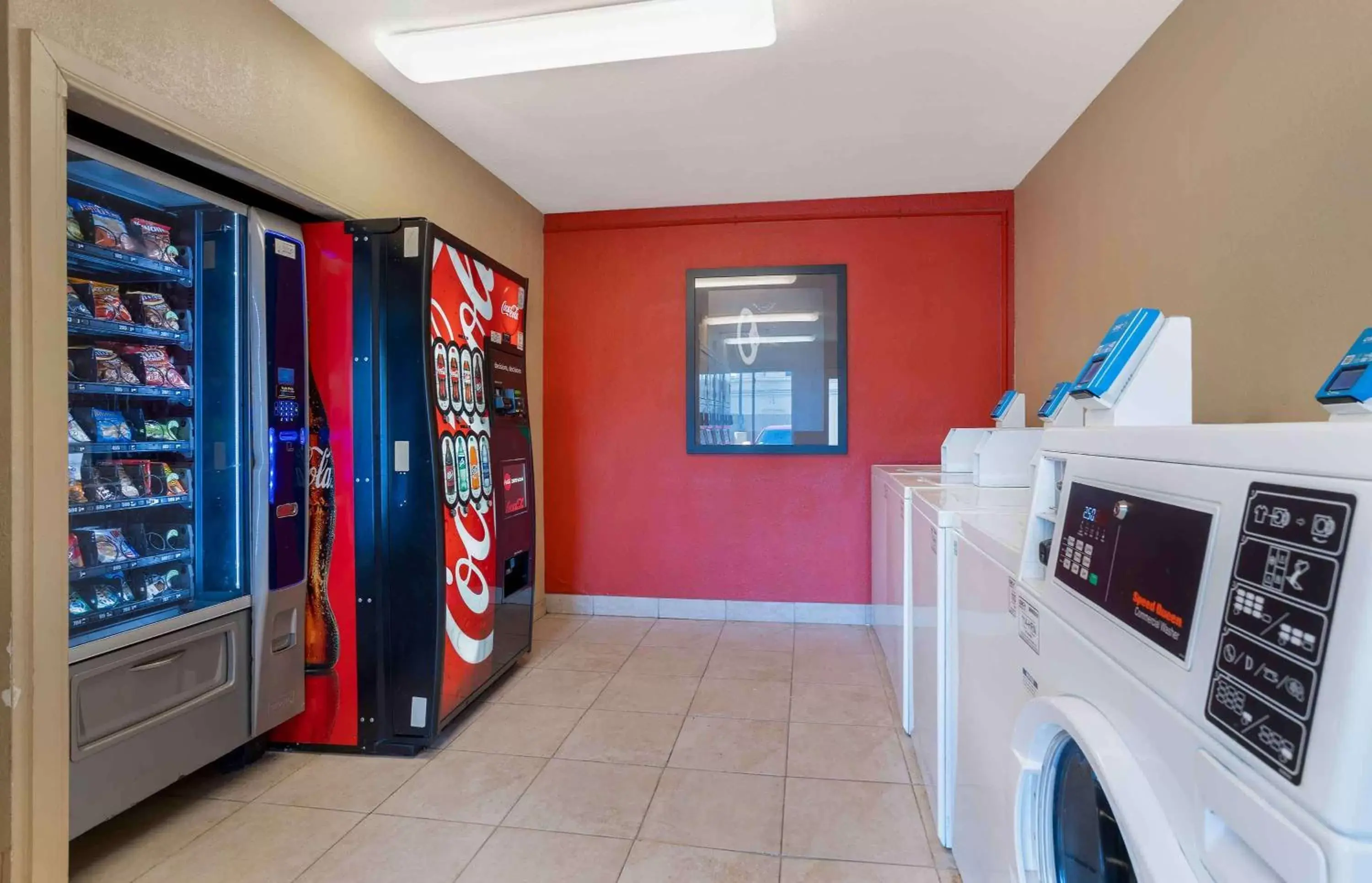 Property building in Extended Stay America Suites - Houston - The Woodlands Property building in Extended Stay America Suites - Houston - The Woodlands