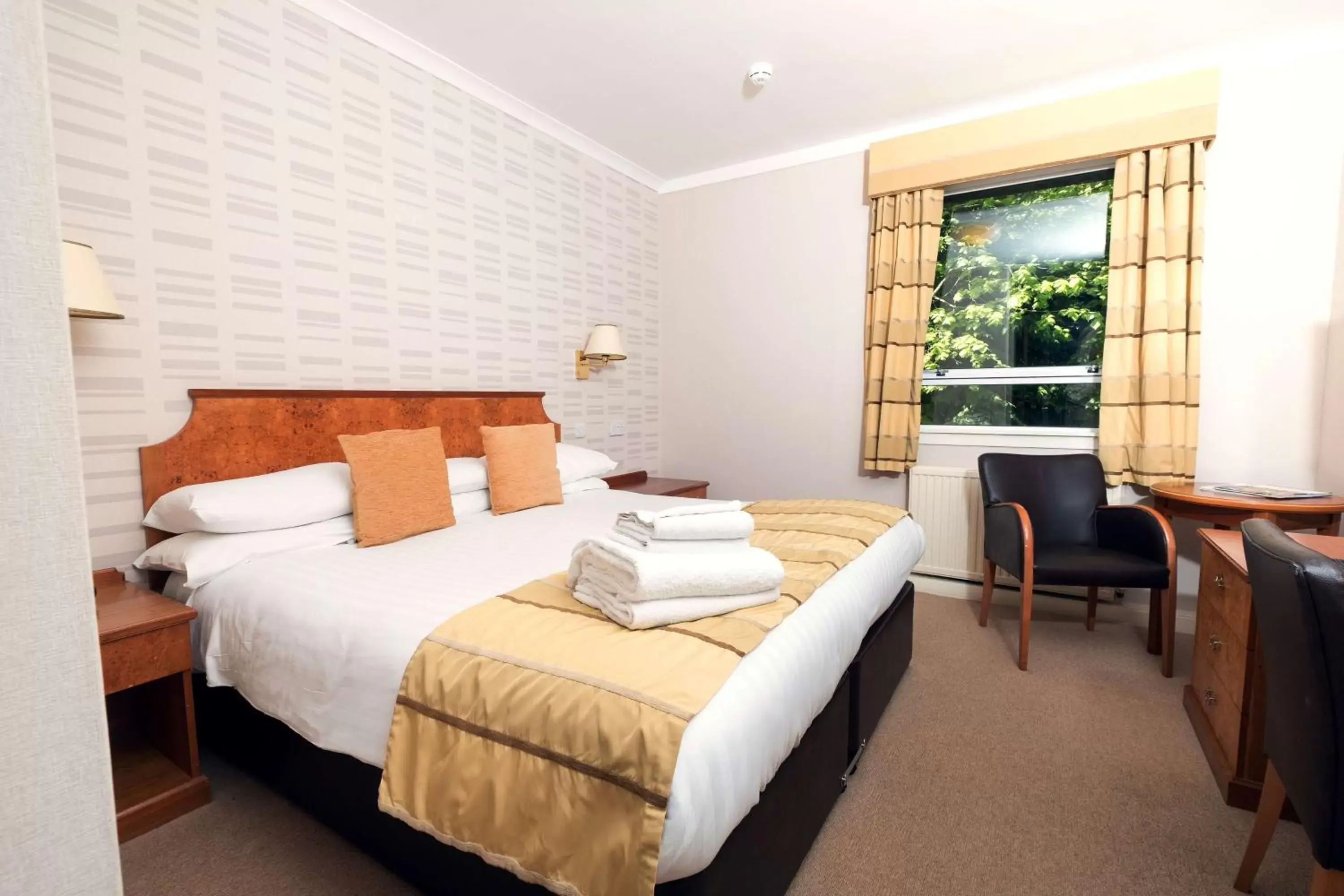 Photo of the whole room, Bed in Pitbauchlie House Hotel - Sure Hotel Collection by Best Western Photo of the whole room, Bed in Pitbauchlie House Hotel - Sure Hotel Collection by Best Western