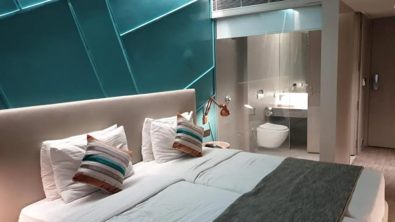 Bedroom, Bed in Yogi Metropolitan Bedroom, Bed in Yogi Metropolitan