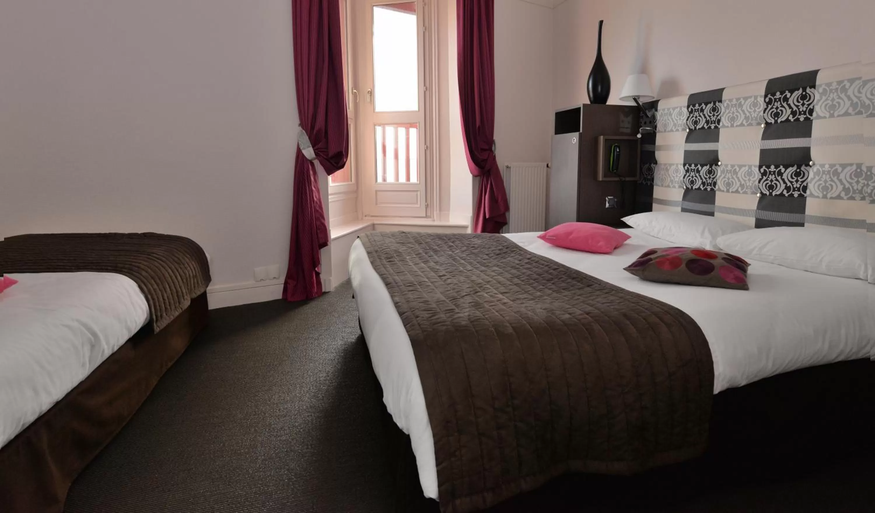Photo of the whole room, Bed in Hotel Des Bains