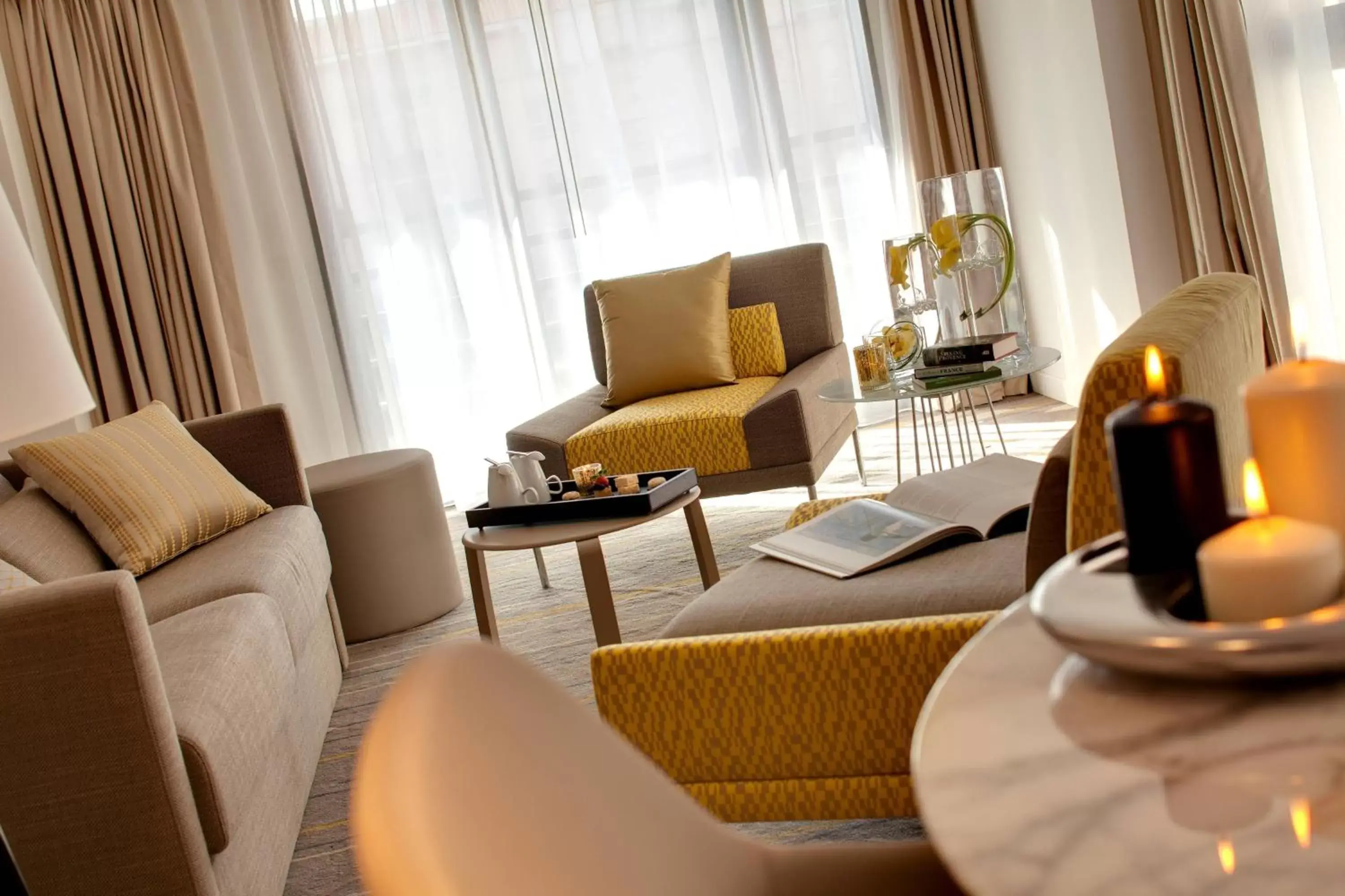 Living room, Seating Area in Renaissance Aix-en-Provence Hotel