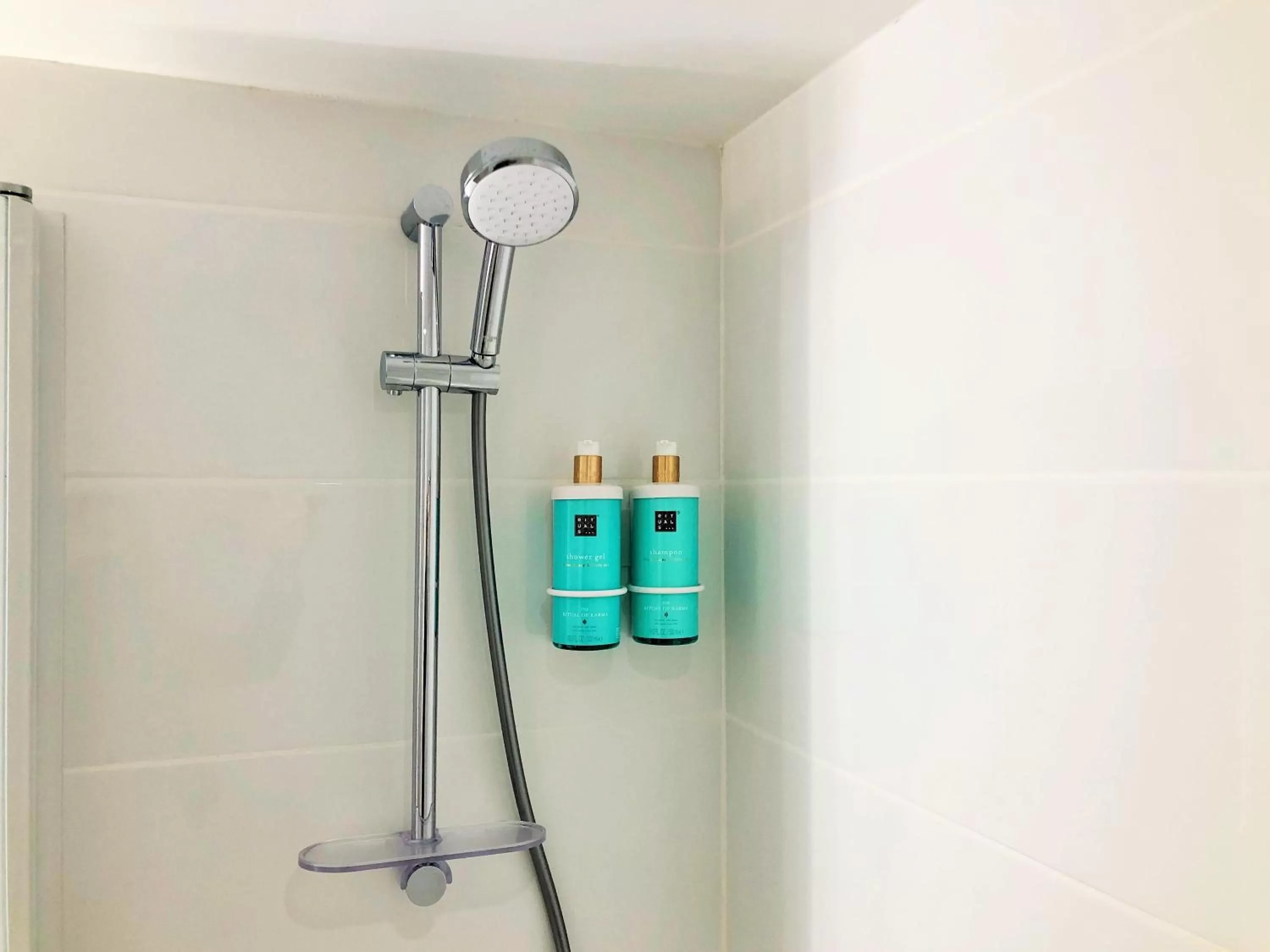 Shower in Novotel Suites Montpellier Antigone