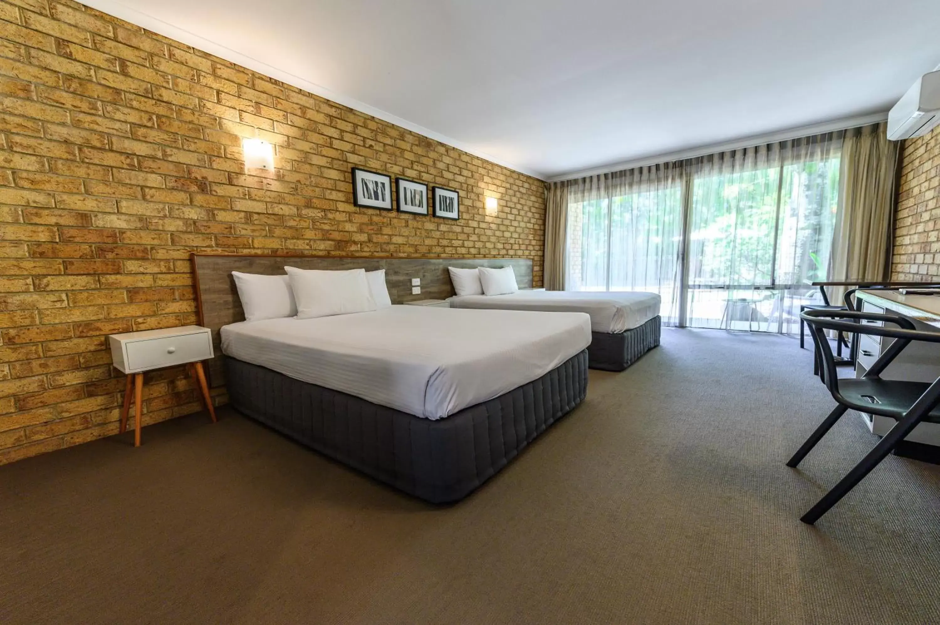 Bed in Sunshine Coast Motor Lodge