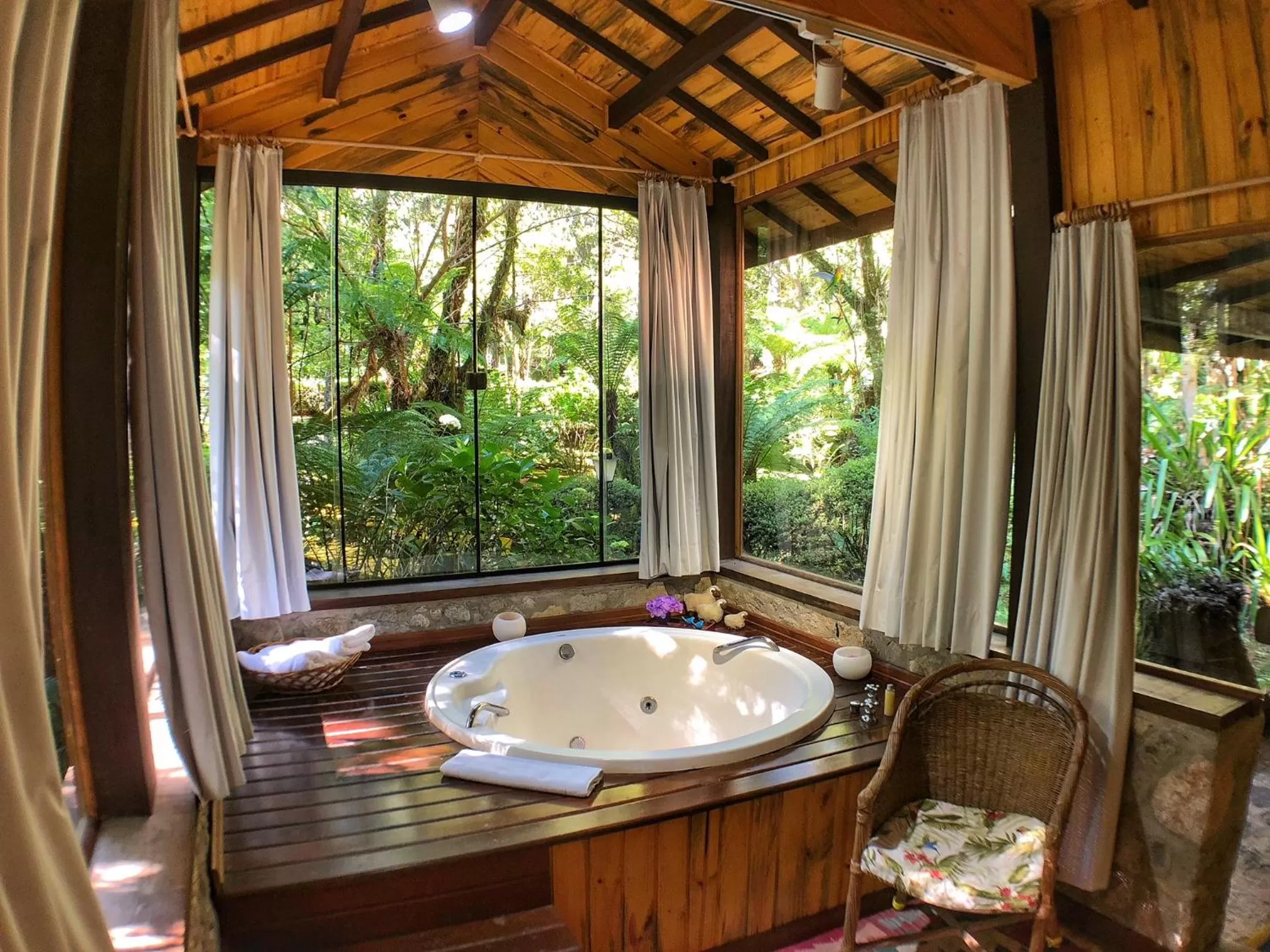 Hot Tub in Pousada Villa D'Amore