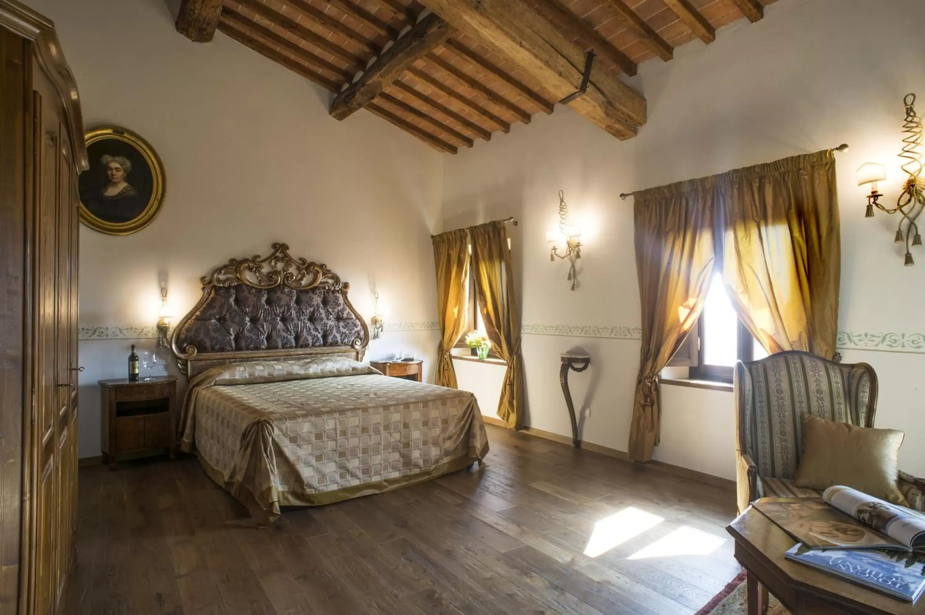 Photo of the whole room, Bed in Palazzo Pacini