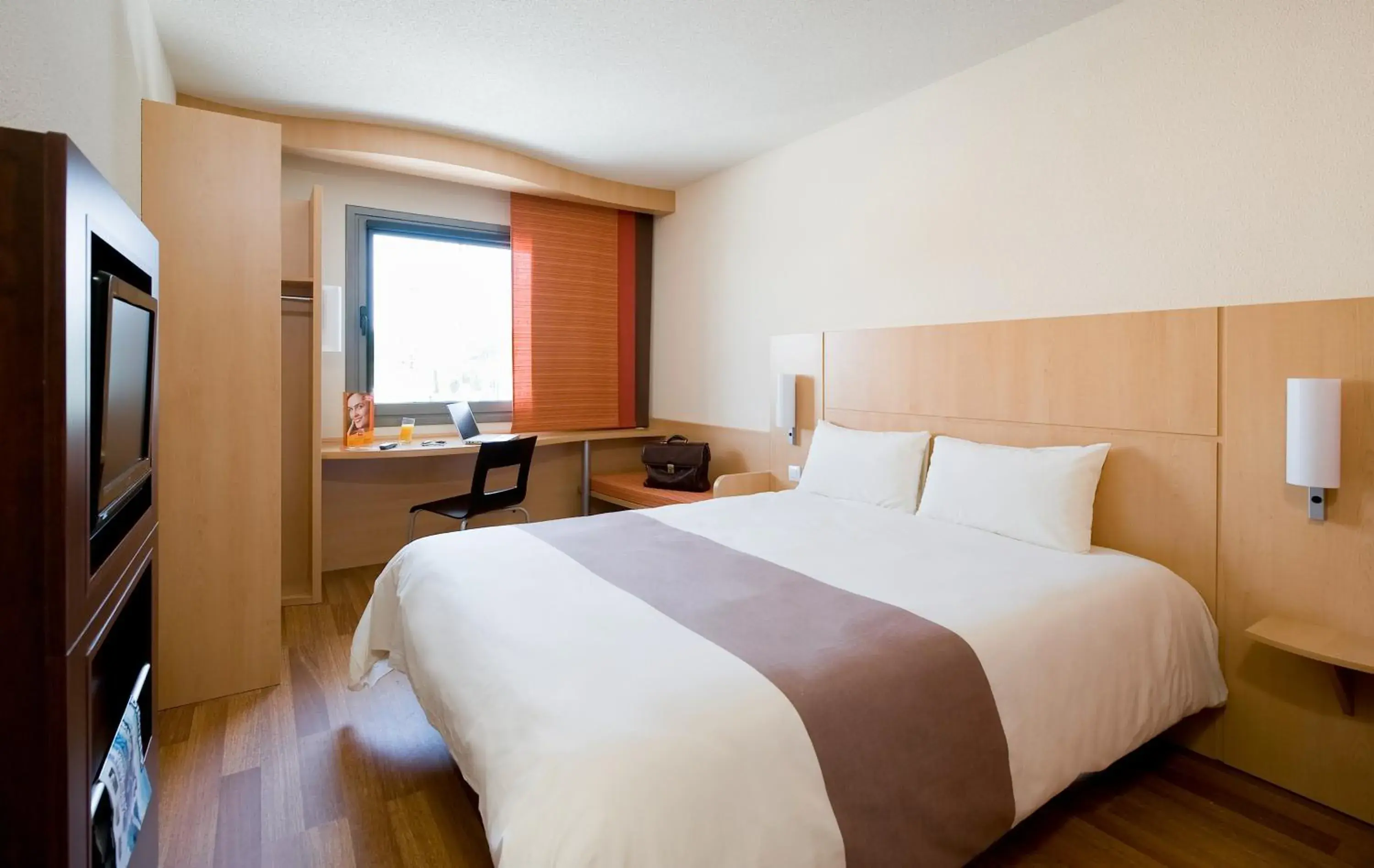 Day, Bed in Ibis Madrid Alcobendas