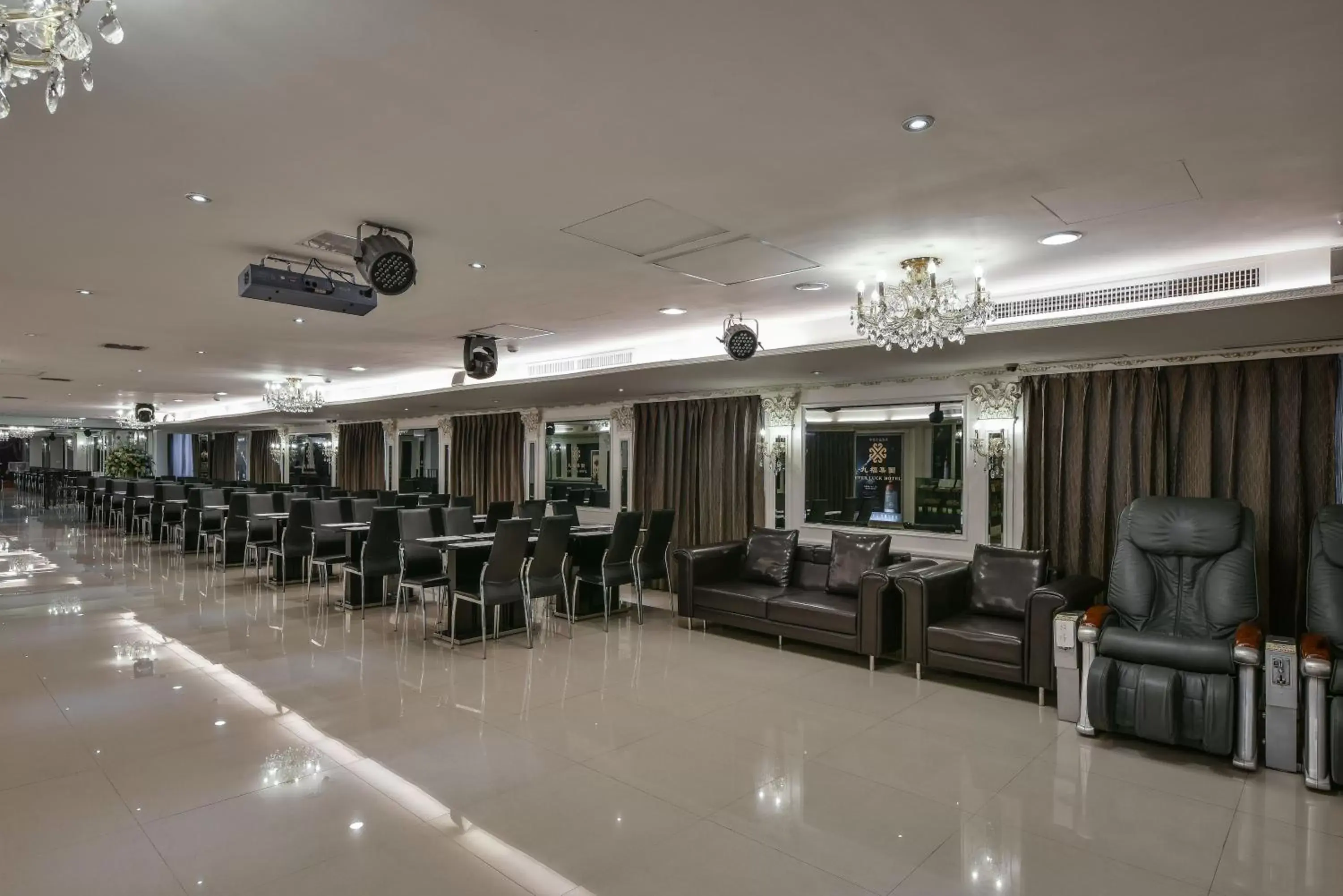 Restaurant/places to eat in Harmonious Hotel Restaurant/places to eat in Harmonious Hotel