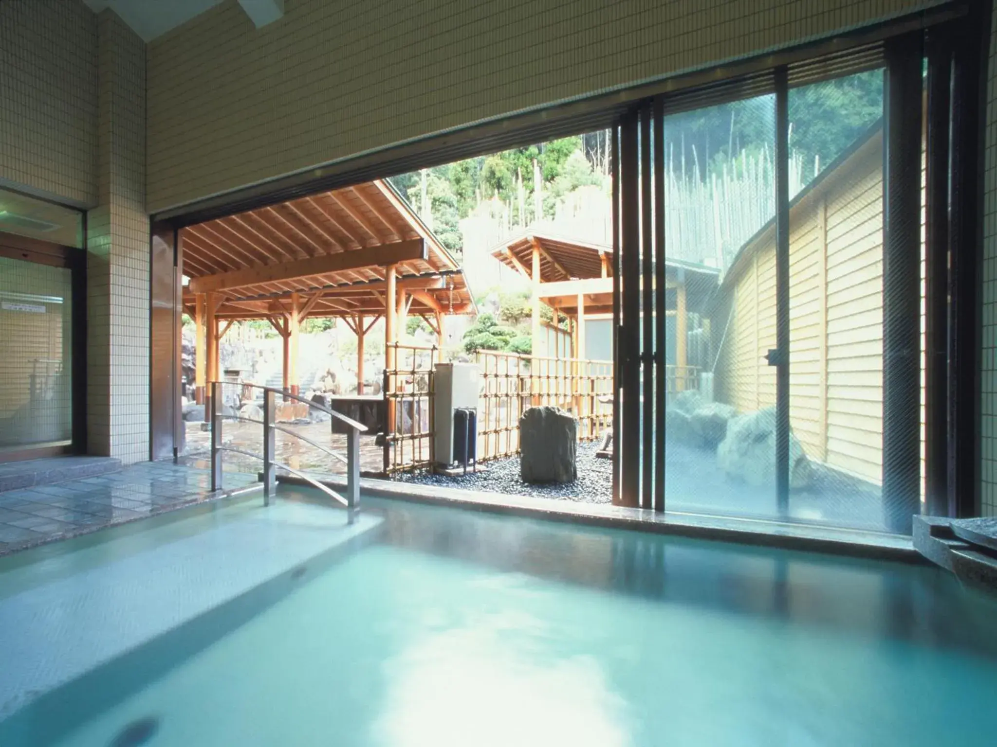 Hot Spring Bath, Swimming Pool in Hakonenomori Okada Hotel