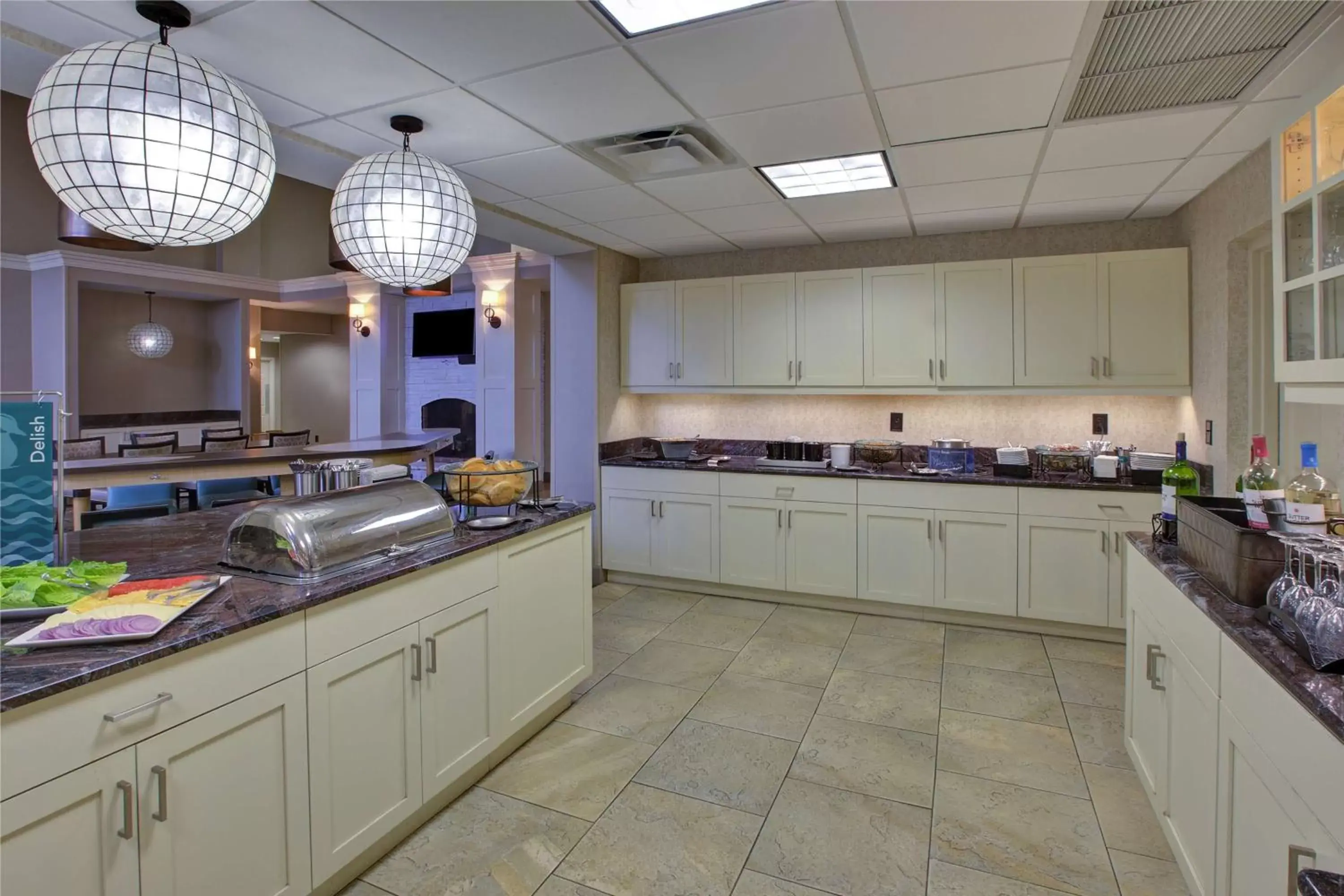 Breakfast, Kitchen/Kitchenette in Homewood Suites by Hilton Dayton South
