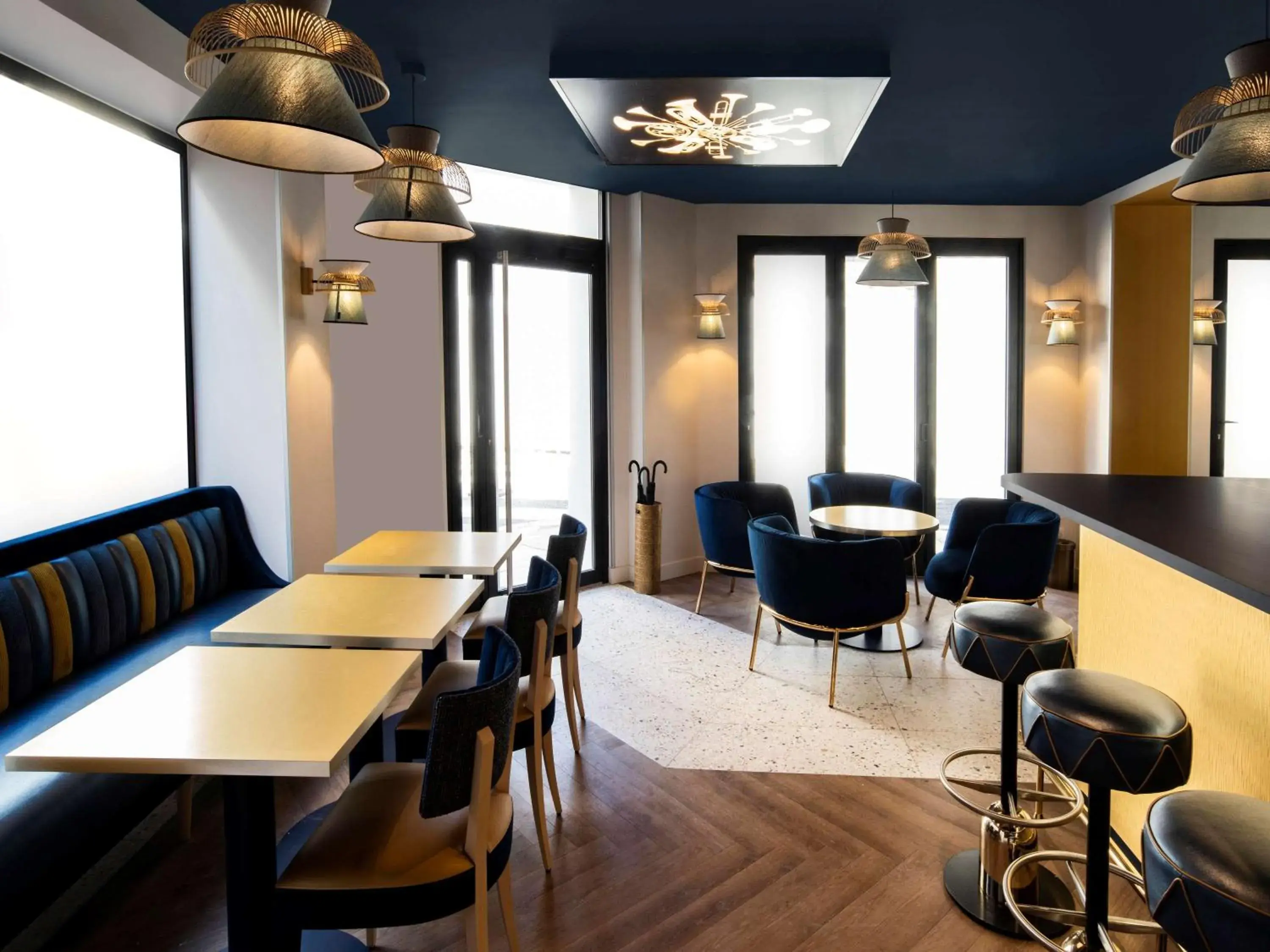 Lounge or bar in Mercure Paris Opera Lafayette Hotel