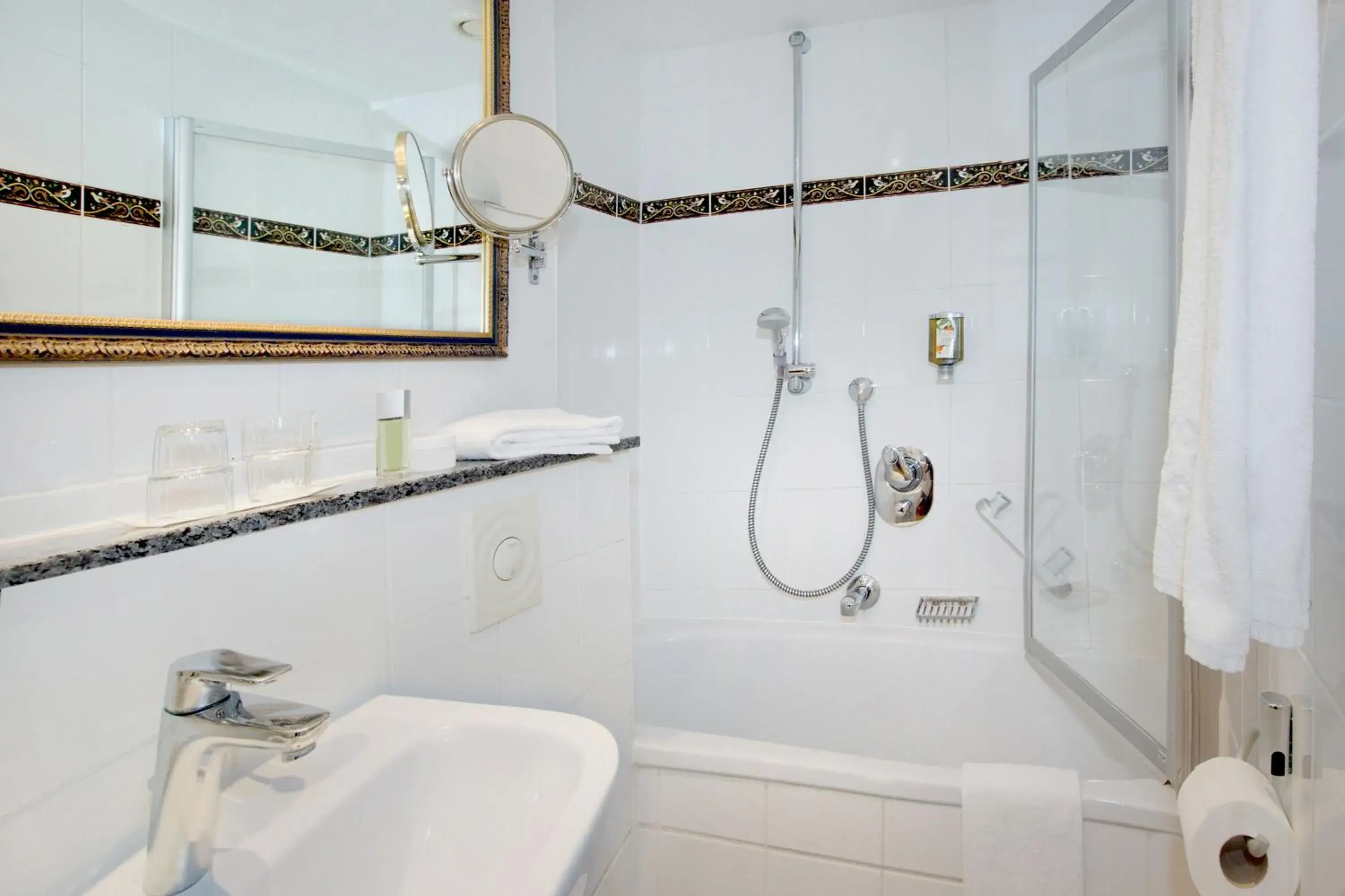 Shower, Bathroom in Aurbacher Hotel