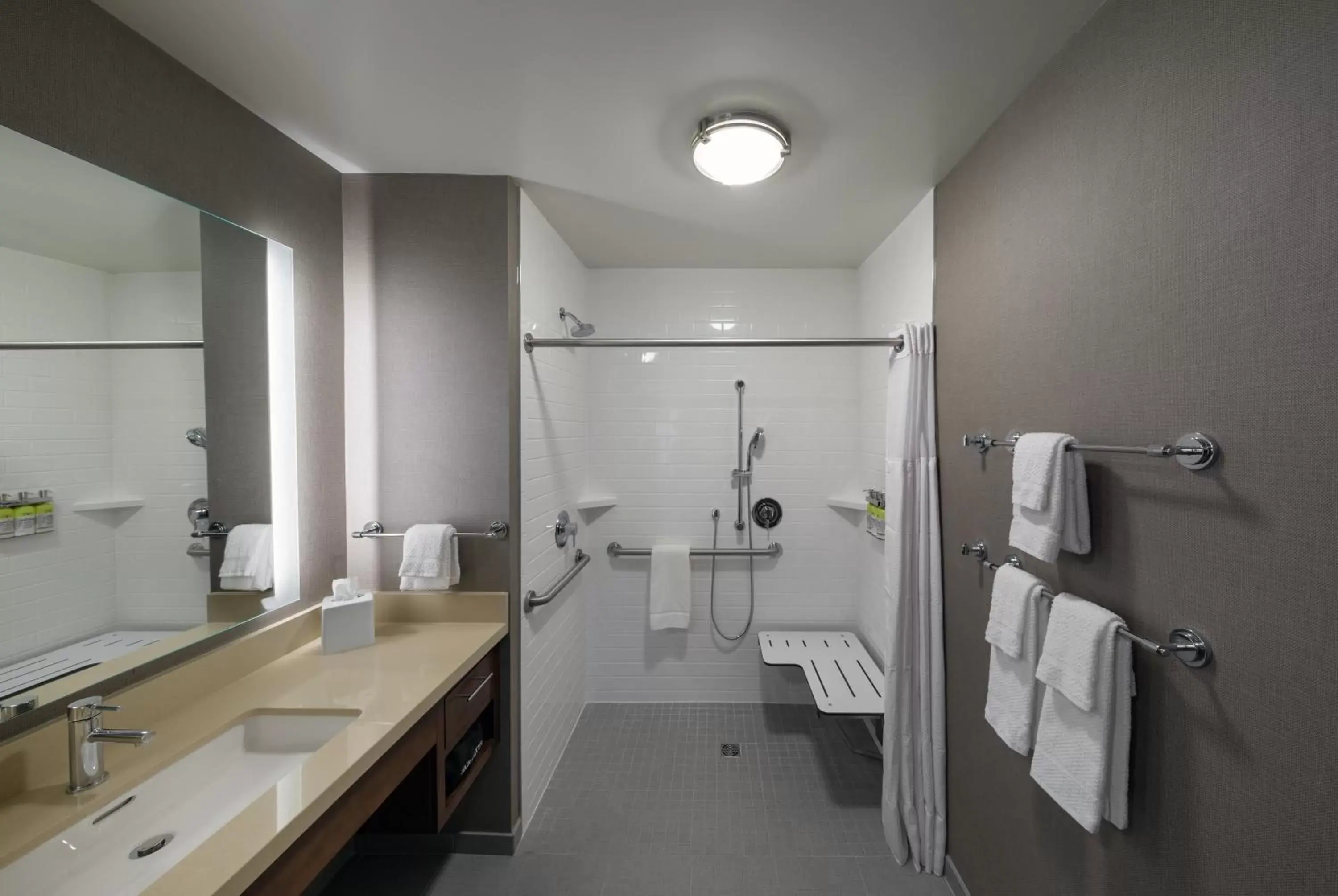 Photo of the whole room, Bathroom in Staybridge Suites - Phoenix – Biltmore Area, an IHG Hotel