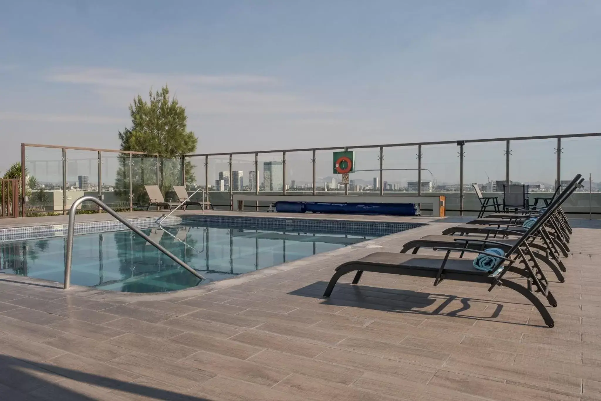 Swimming pool in Holiday Inn Guadalajara Select by IHG Swimming pool in Holiday Inn Guadalajara Select by IHG