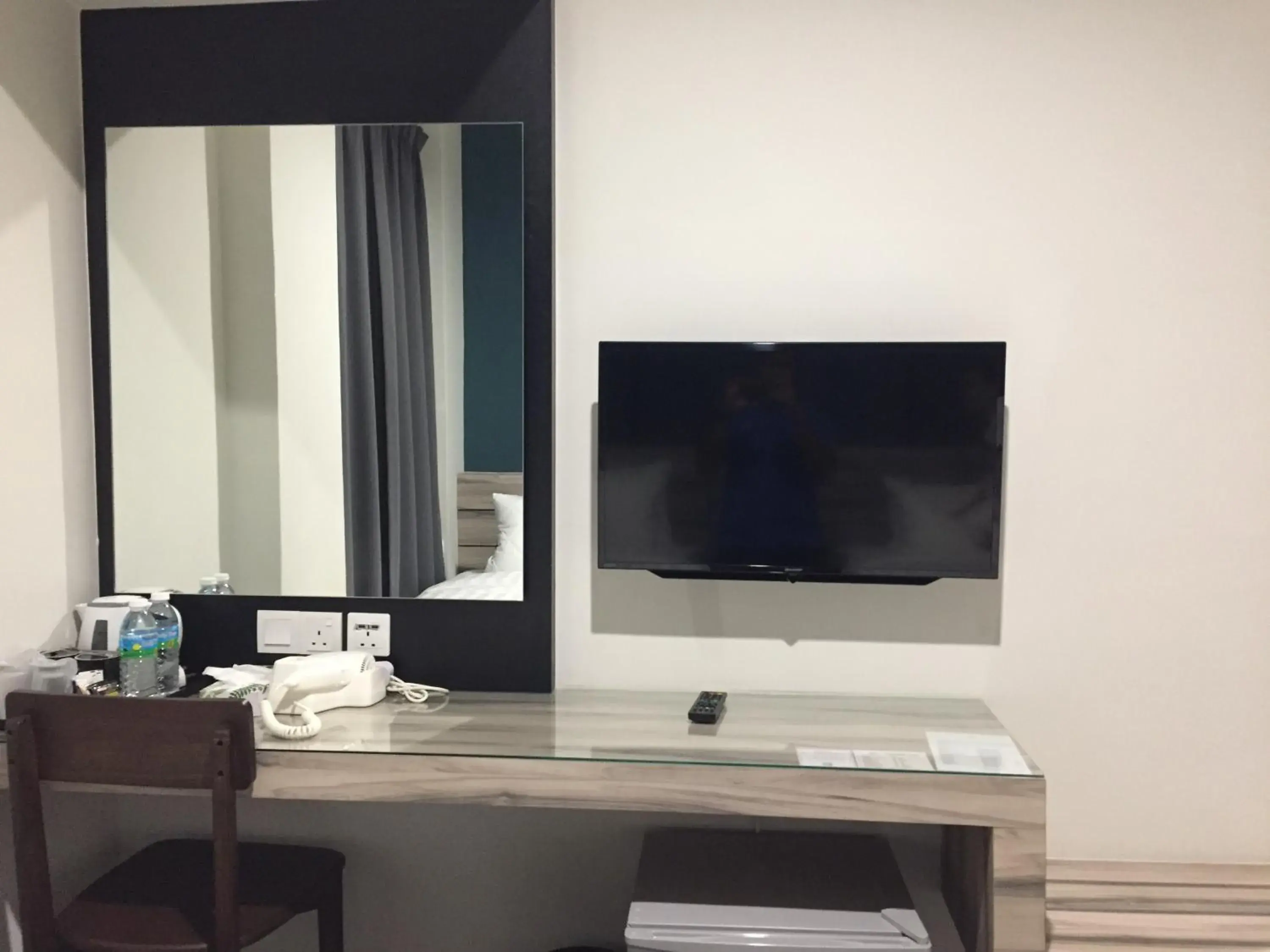 TV/Entertainment Center in Meriton Inn Hotel